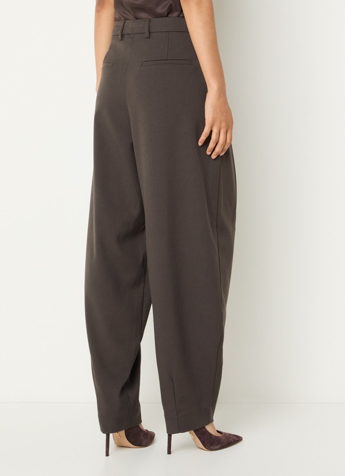 Copenhagen Muse CMTailor high waist tapered fit pantalon met plooidetail - achterkant 3 donkerbruin