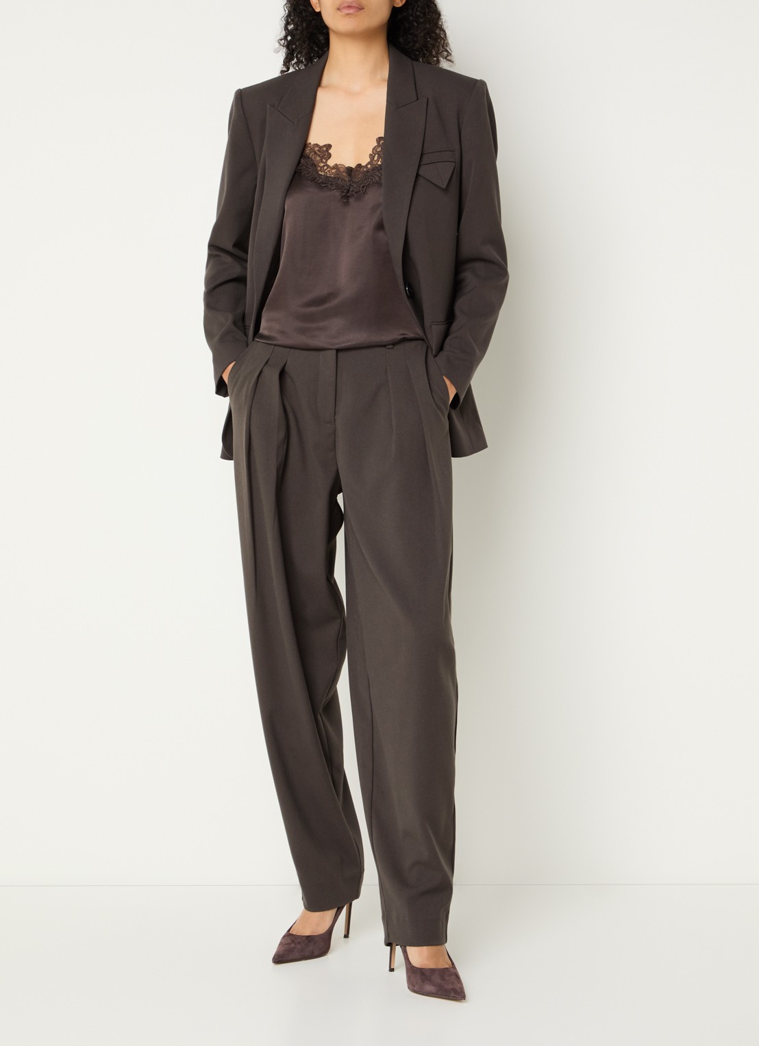 Copenhagen Muse CMTailor high waist tapered fit pantalon met plooidetail - voorkant 2 donkerbruin