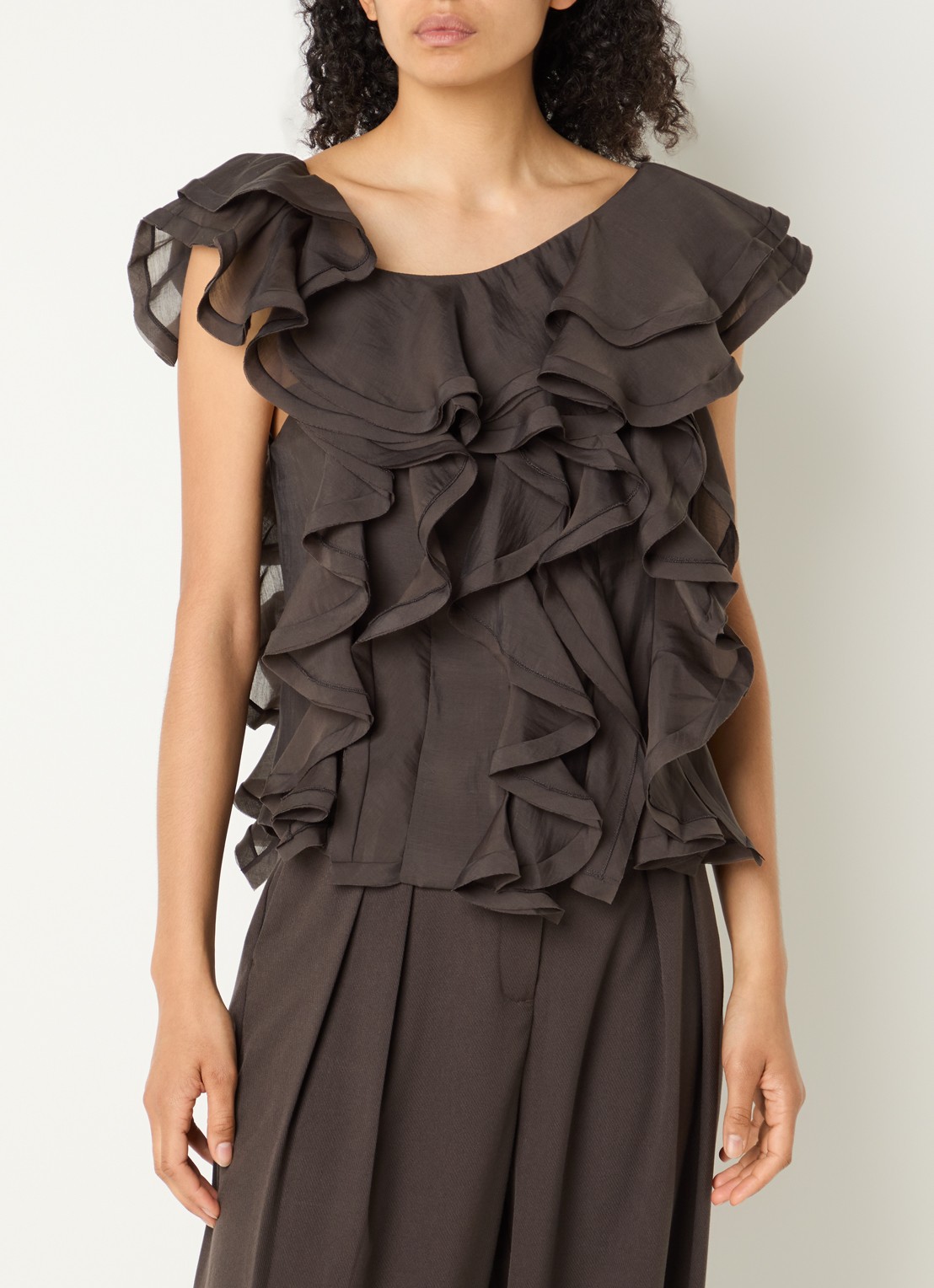 Copenhagen Muse CMTilly top met volant en asymmetrische hals - detail 2 donkerbruin