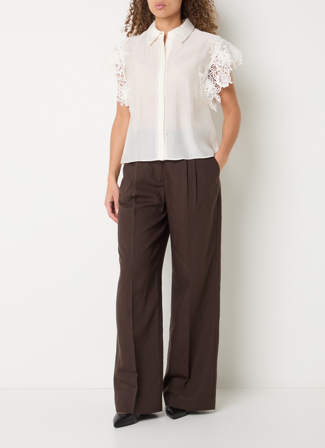 Copenhagen Muse Molly blouse met V-hals - voorkant 2 gebroken wit