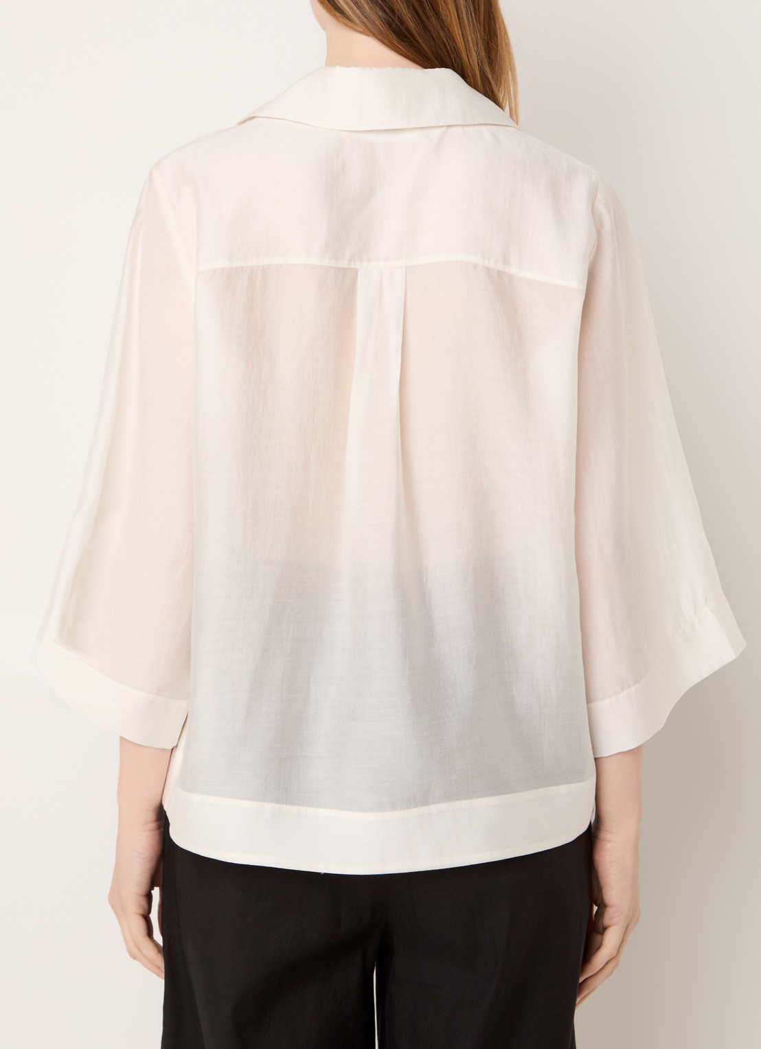 Copenhagen Muse Molly semi-transparante blouse met borstzak en logoborduring - achterkant 4 creme