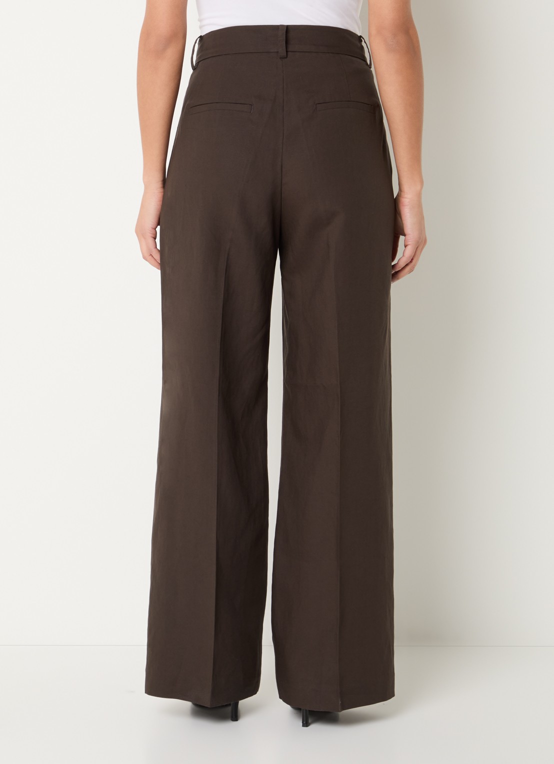 Copenhagen Muse Natu high waist loose fit pantalon in linnenblend - achterkant donkerbruin