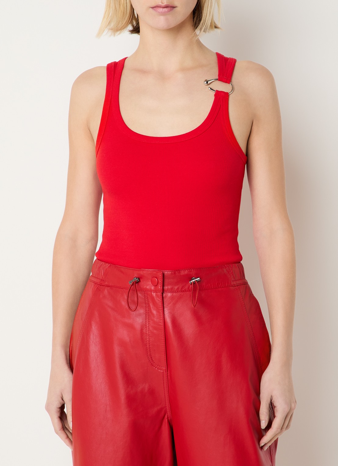 Copenhagen Muse Siv tanktop met ribstructuur en ringdetail - detail 4 rood