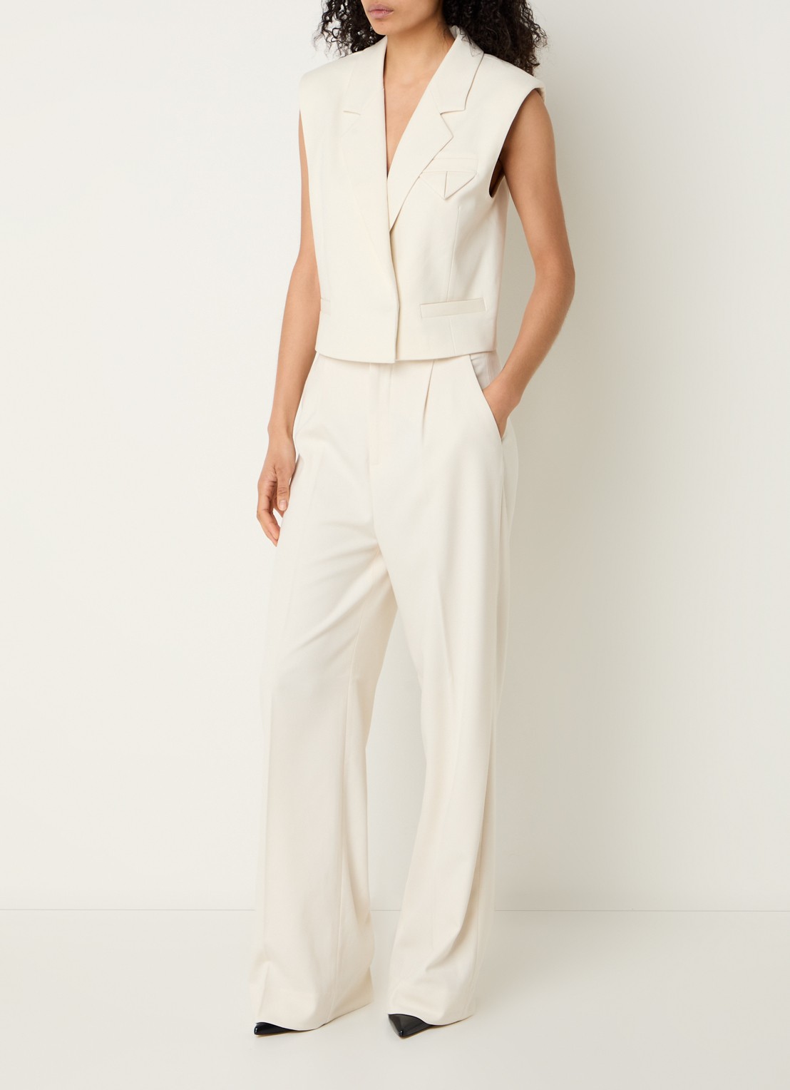 Copenhagen Muse Tailor gilet met schoudervulling - voorkant 2 gebroken wit