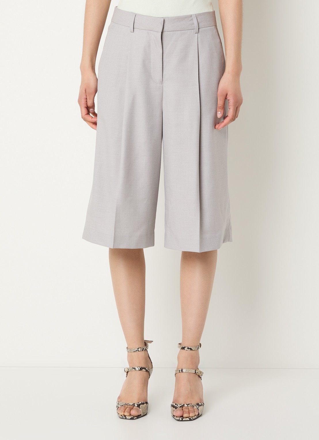 Copenhagen Muse Tenna high waist straight fit korte broek met steekzakken - detail 2 lichtgrijs
