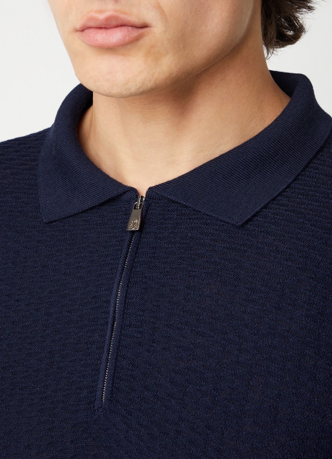 Corneliani Fijngebreide slim fit polo van scheerwol met halve rits en structuur - detail 2 donkerblauw