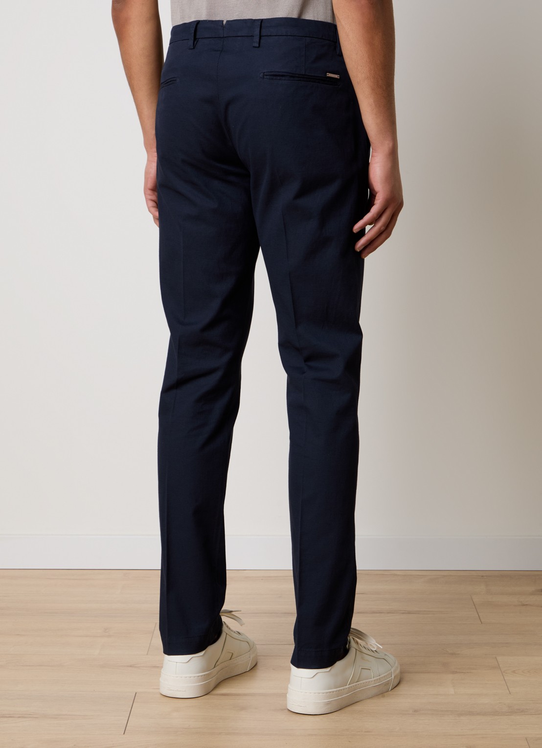 Corneliani Slim fit chino in linnenblend met steekzakken - achterkant 4 donkerblauw
