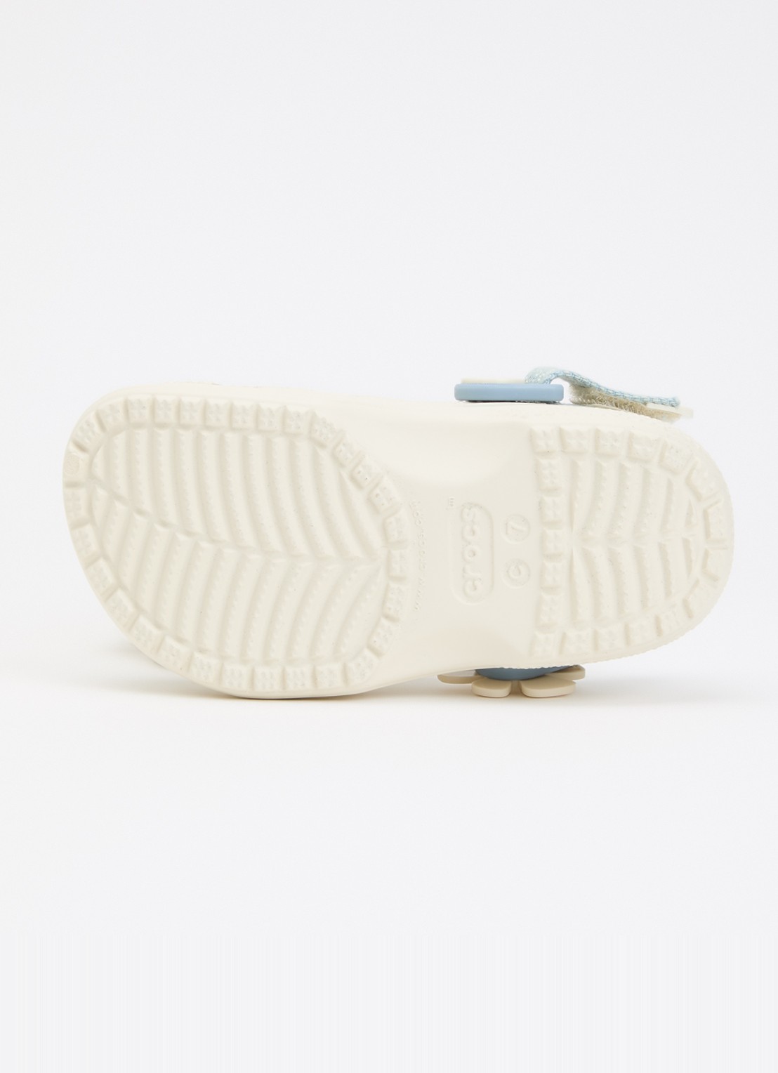 Crocs Classic Denim Clog instapper met applicatie  - detail 3 wit