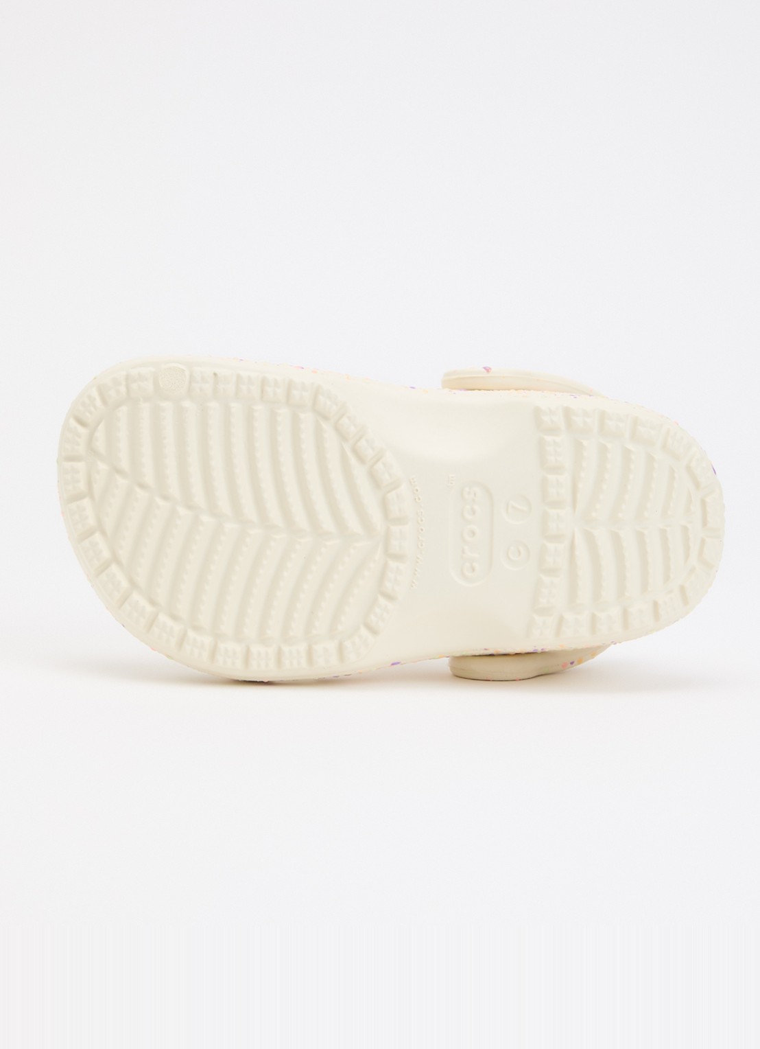Crocs Classic Glow Paint Splatter Clog instapper met logo  - detail 4 beige