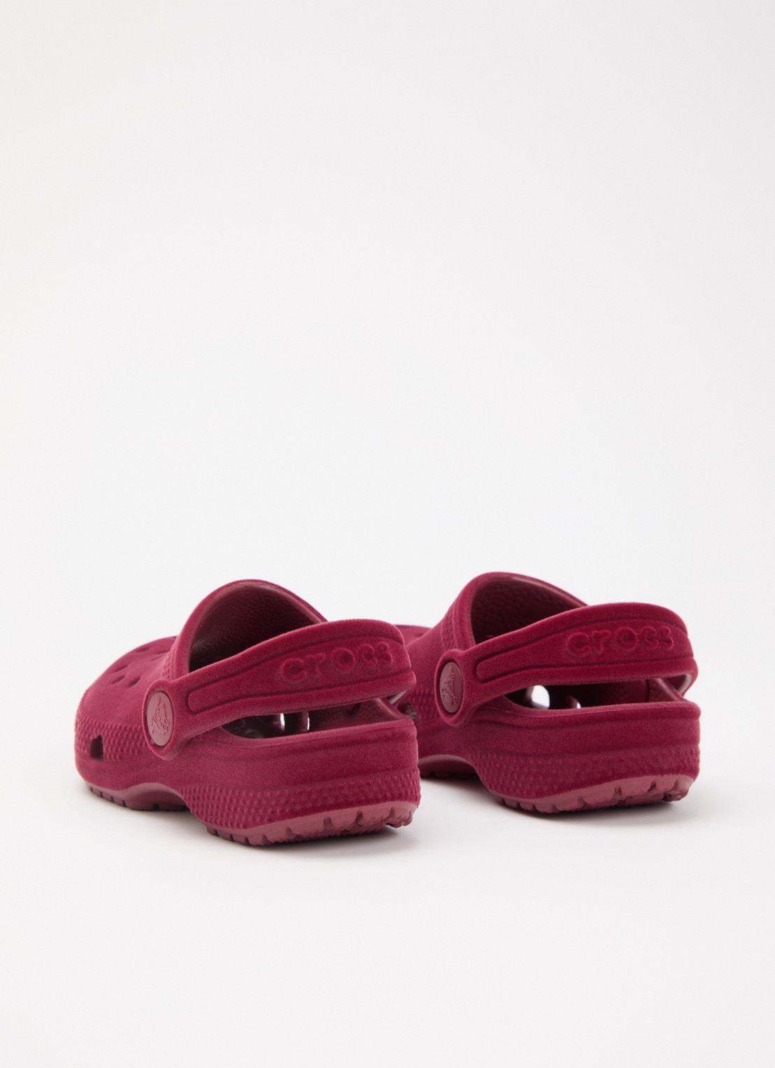 Crocs Classic Velvet Clog instapper van fluweel met logo - achterkant bordeauxrood