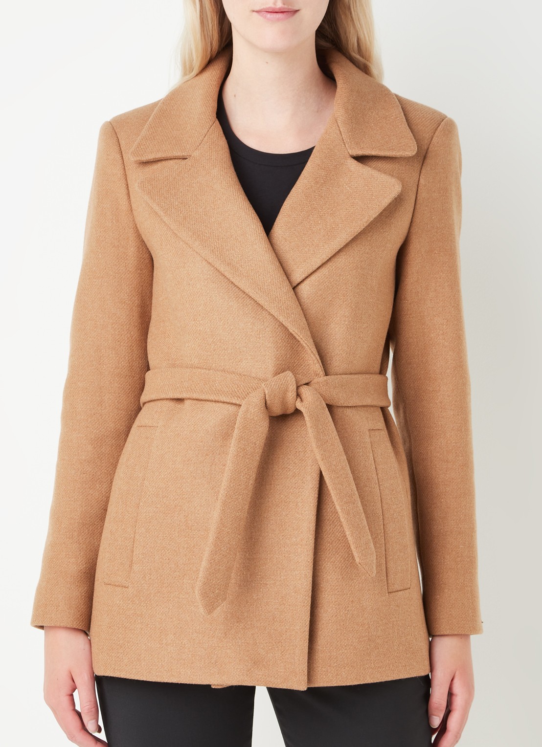 CVRD Eloise mantel in wolblend met strikceintuur - detail camel
