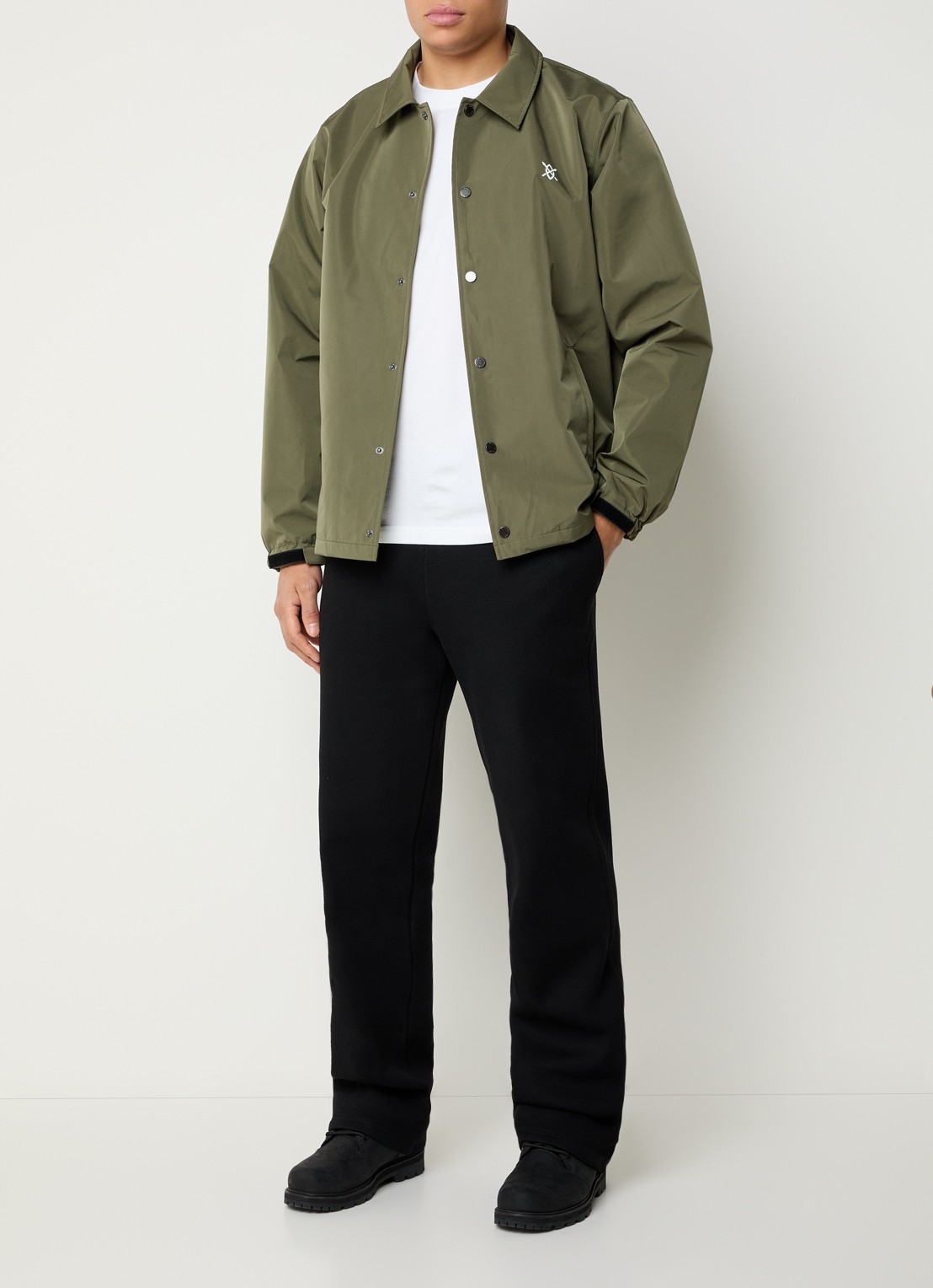 Daily Paper Alias jack met logo en steekzakken - voorkant 3 khaki