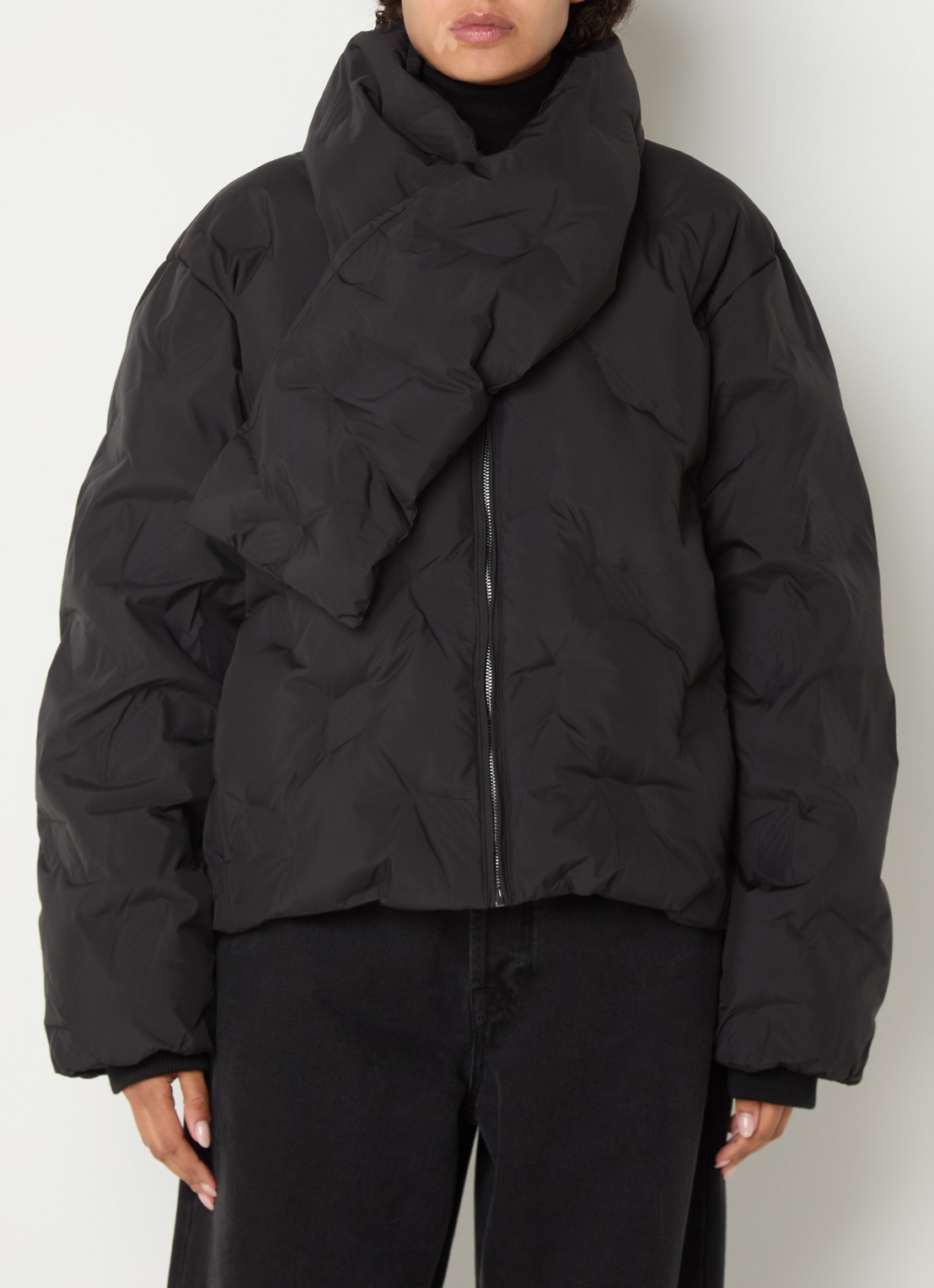 Daily Paper Ayan puffer jack met donsvulling en afneembare kraag - detail zwart