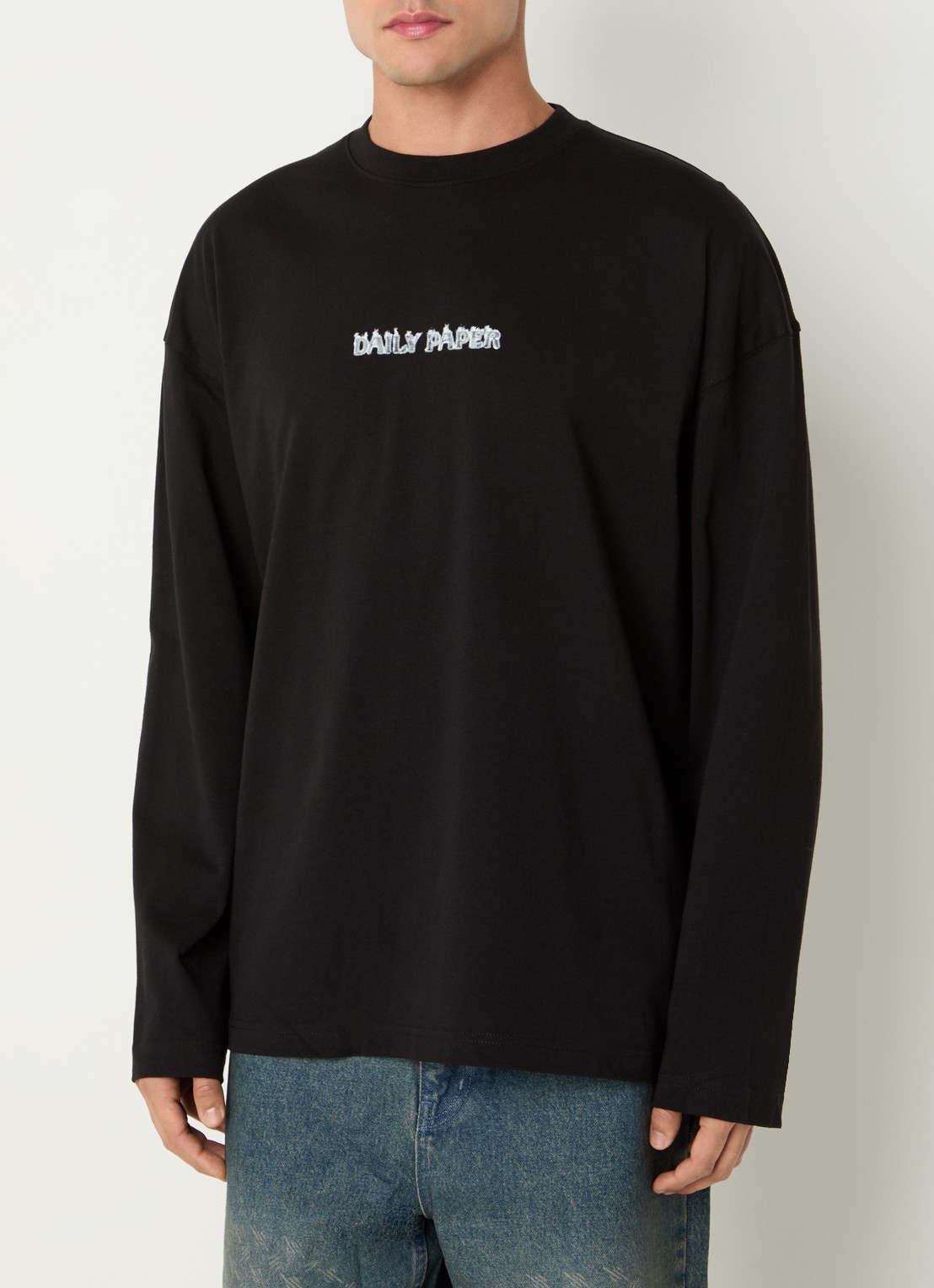 Daily Paper Burned Shield longsleeve met logo- en backprint - achterkant zwart