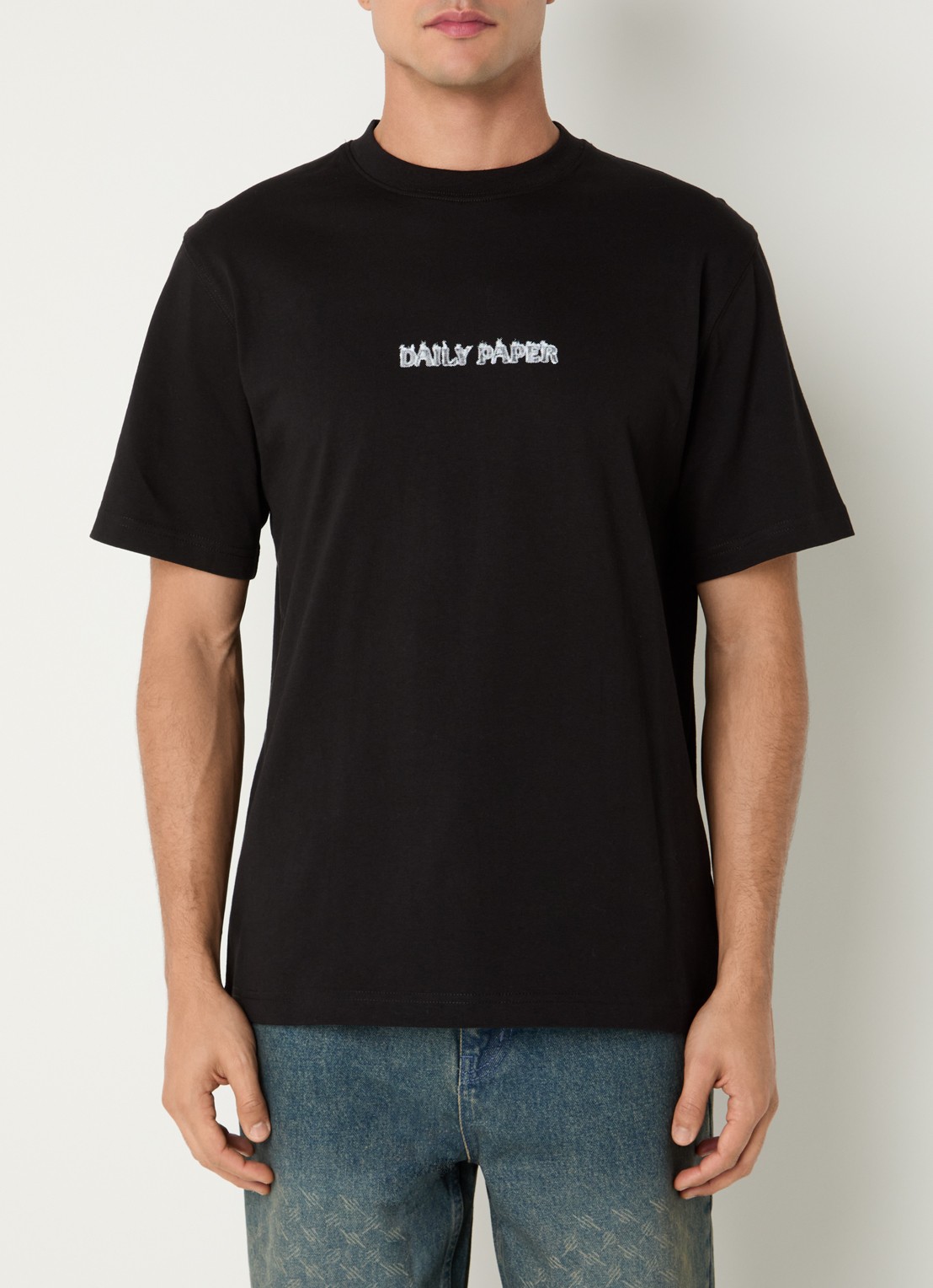 Daily Paper Burned Shield T-shirt met logo- en backprint - achterkant 4 zwart