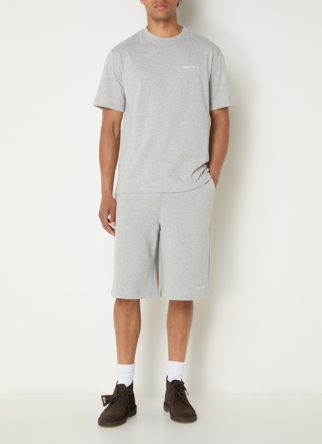 Daily Paper Dias loose fit korte broek met logo - voorkant 3 grijsmele