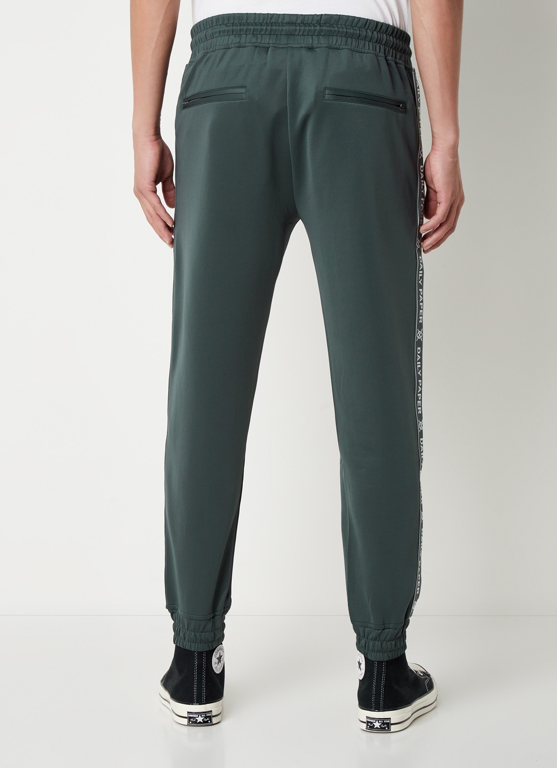 Daily Paper Etape tapered fit cropped trackpants met ritszakken en logoband - achterkant 5 bronsgroen
