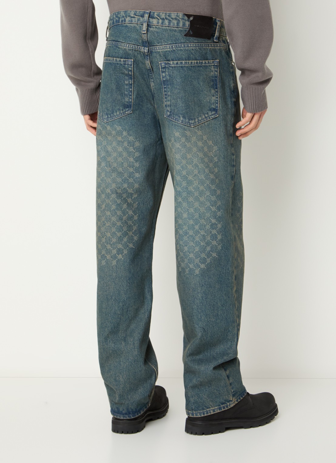 Daily Paper Faced straight leg jeans met medium wassing - achterkant indigo