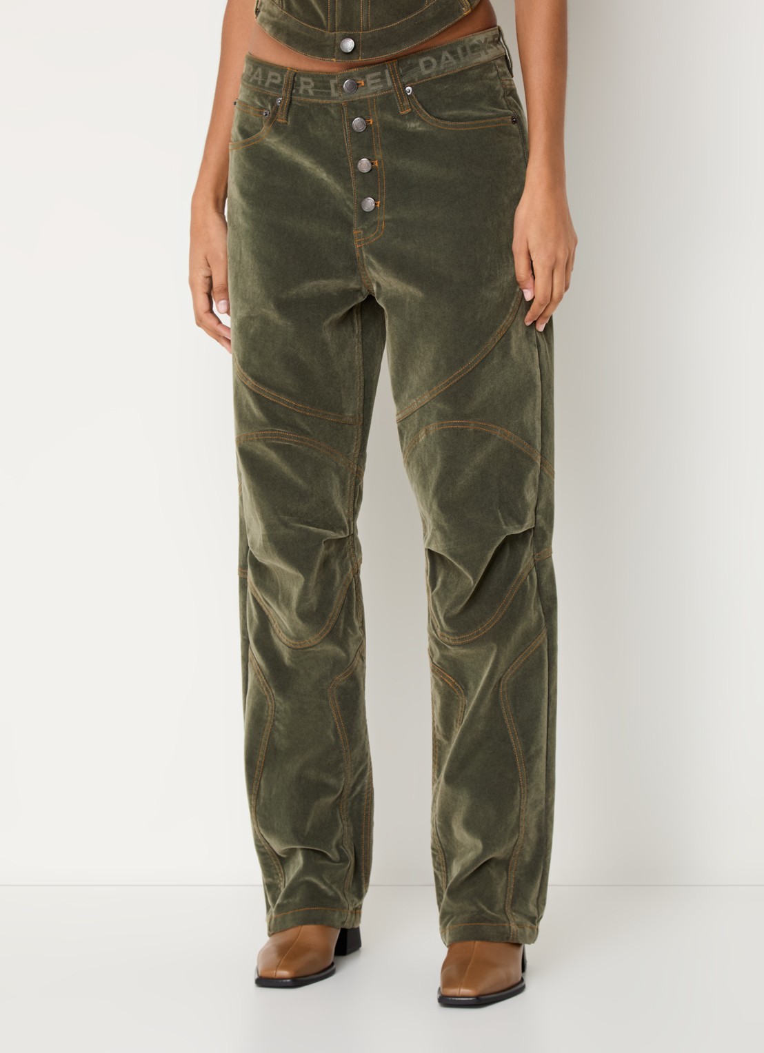 Daily Paper Low waist loose fit jeans van corduroy - detail olijfgroen