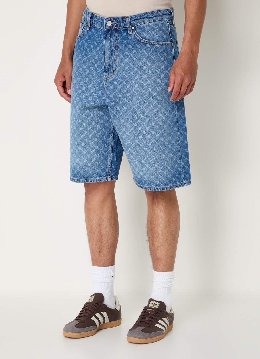 Daily Paper Monogram loose fit korte broek van denim met logoprint - detail indigo