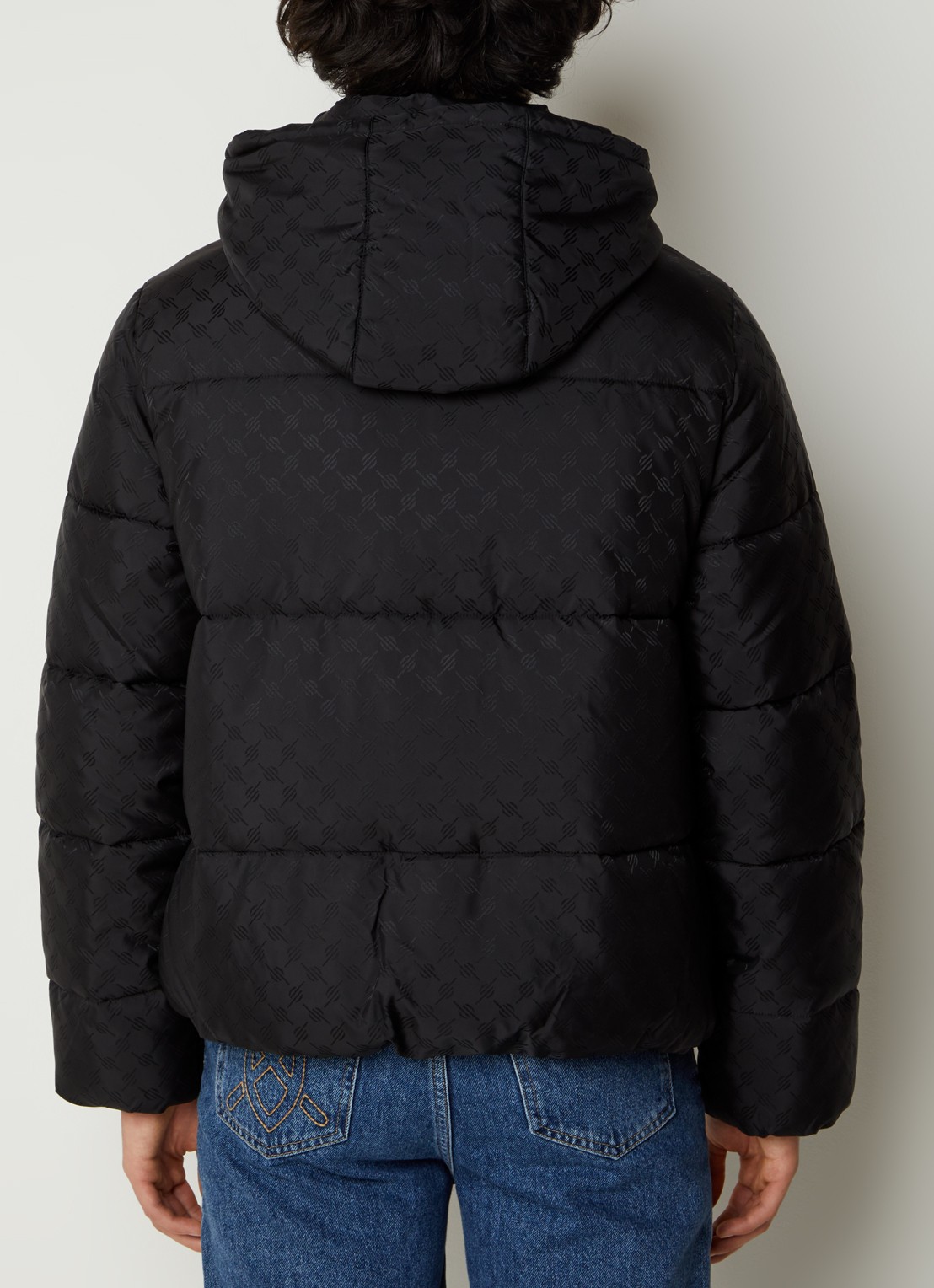 Daily Paper Monogram puffer jack met afneembare capuchon en logoprint - achterkant zwart