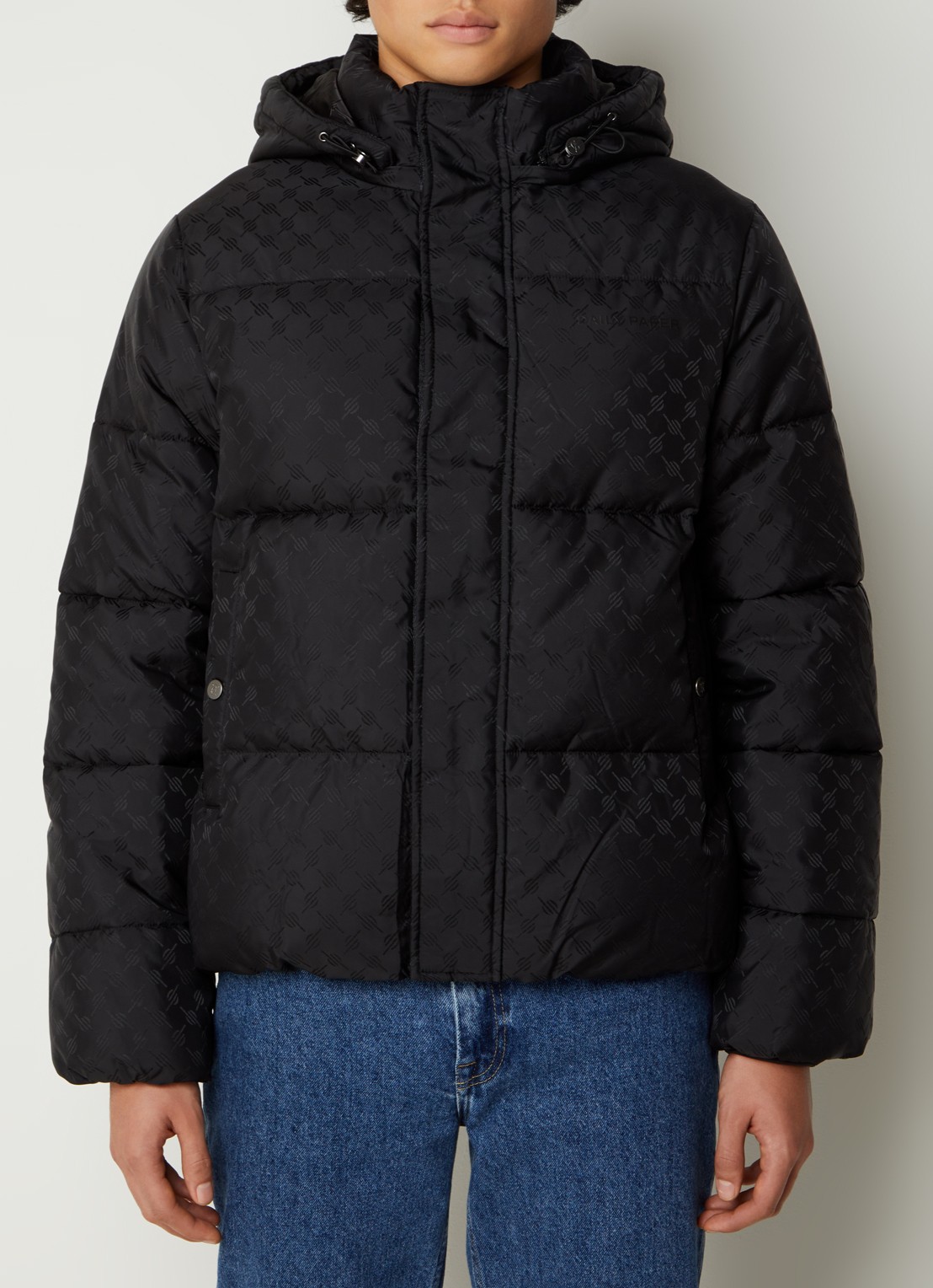 Daily Paper Monogram puffer jack met afneembare capuchon en logoprint - detail 2 zwart