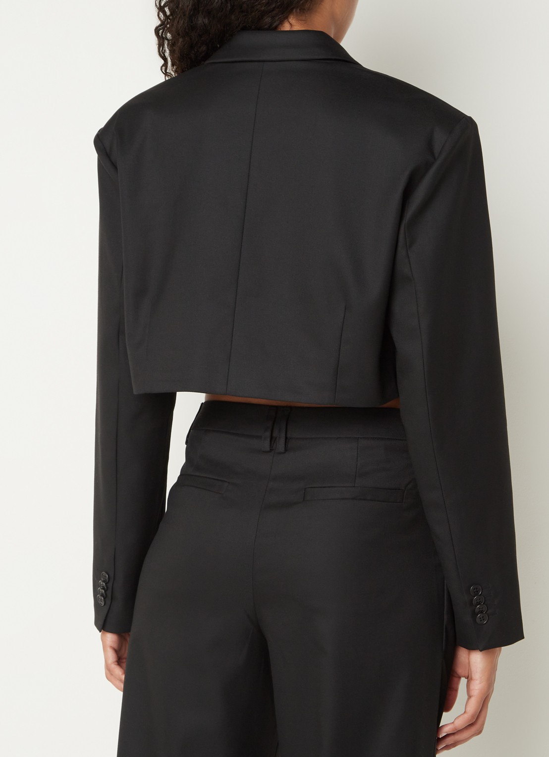 Daily Paper Nova cropped blazer met schoudervulling - achterkant 3 zwart