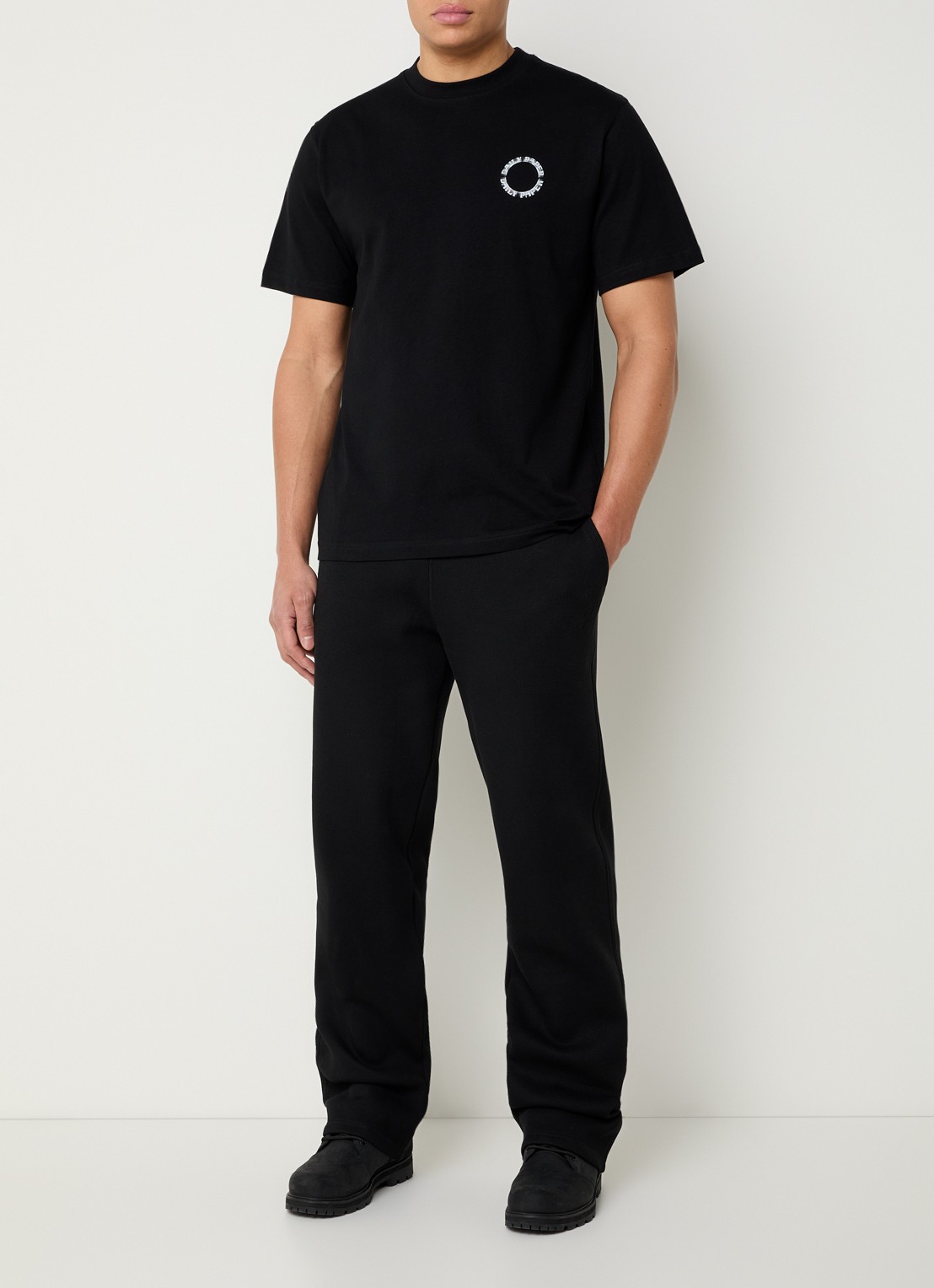 Daily Paper T-shirt met logo en ronde hals - voorkant 3 zwart