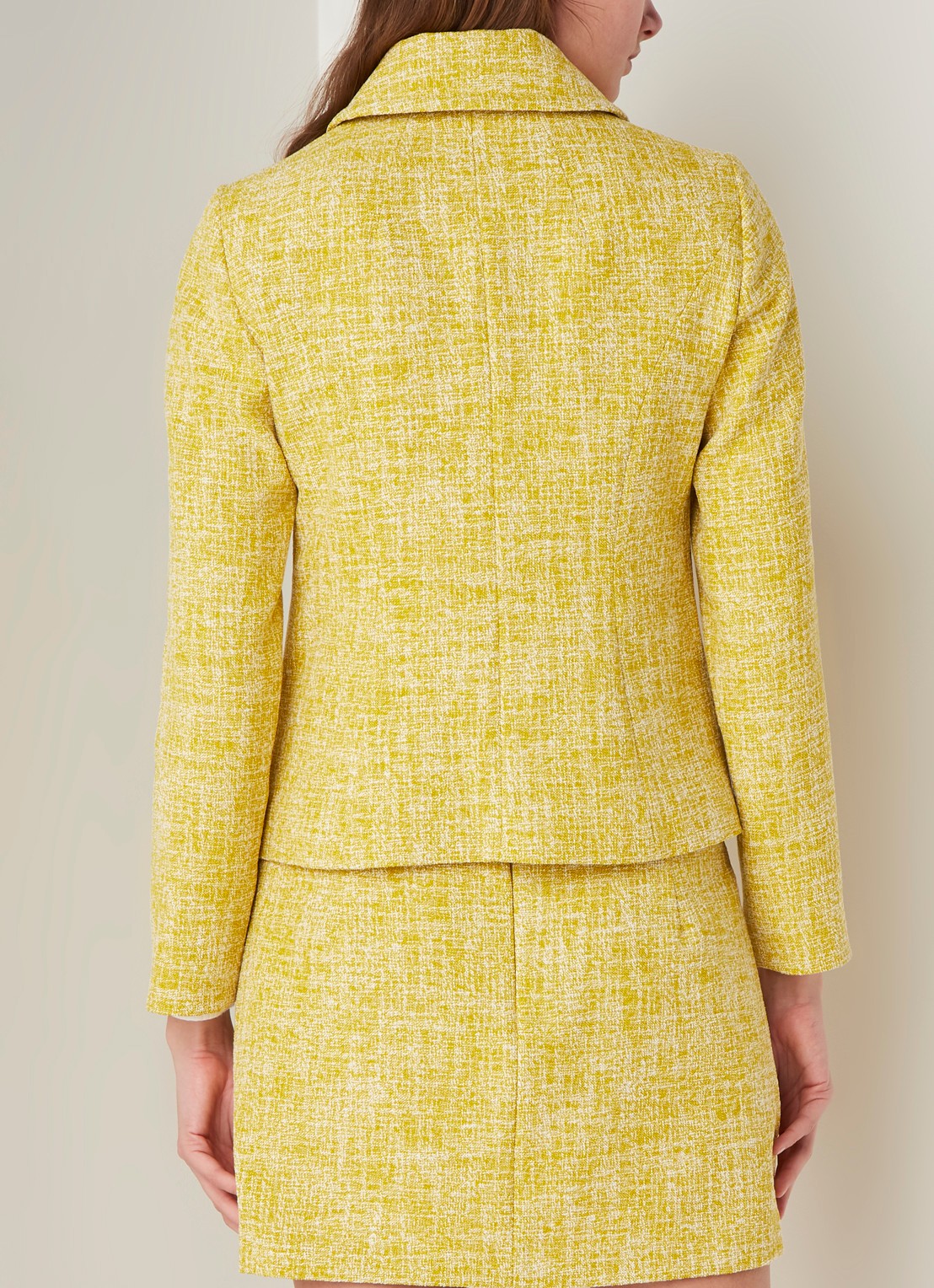Damsel in a Dress Demelza blazer van tweed met klepzakken - achterkant donkergeel