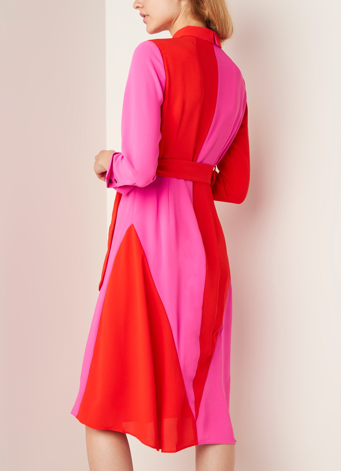 Damsel in a Dress Mila blousejurk met colourblocking en strikceintuur - achterkant 5 donkeroranje