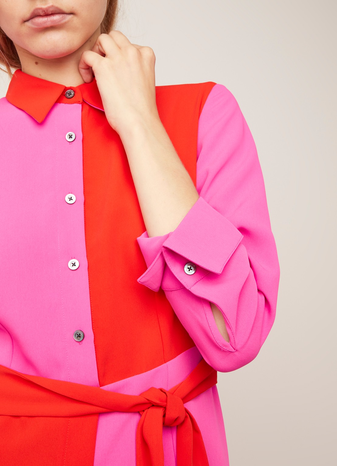 Damsel in a Dress Mila blousejurk met colourblocking en strikceintuur - detail 2 donkeroranje