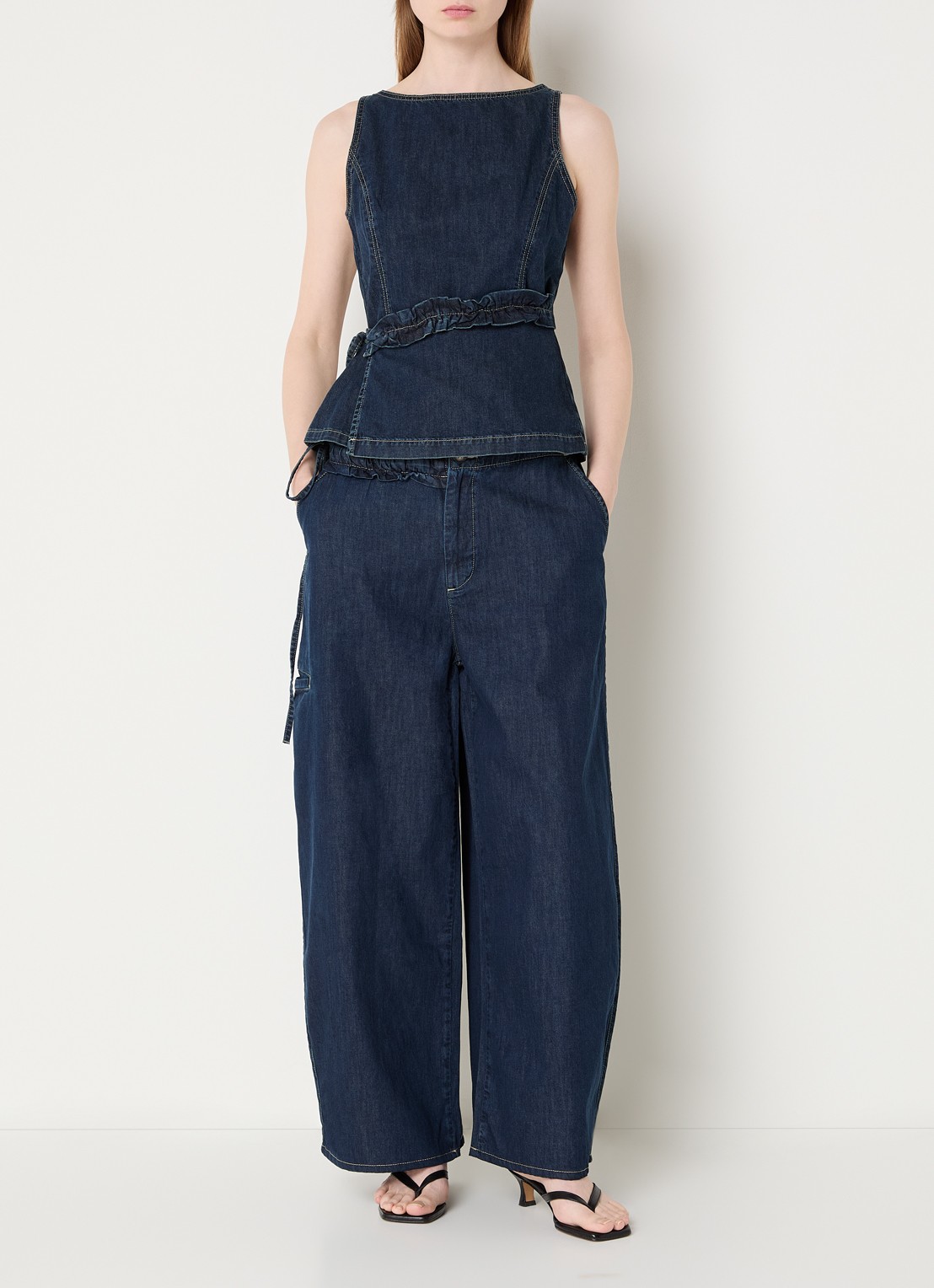 Damson Madder Augusta mid waist straight leg jeans met donkere wassing - voorkant 3 indigo