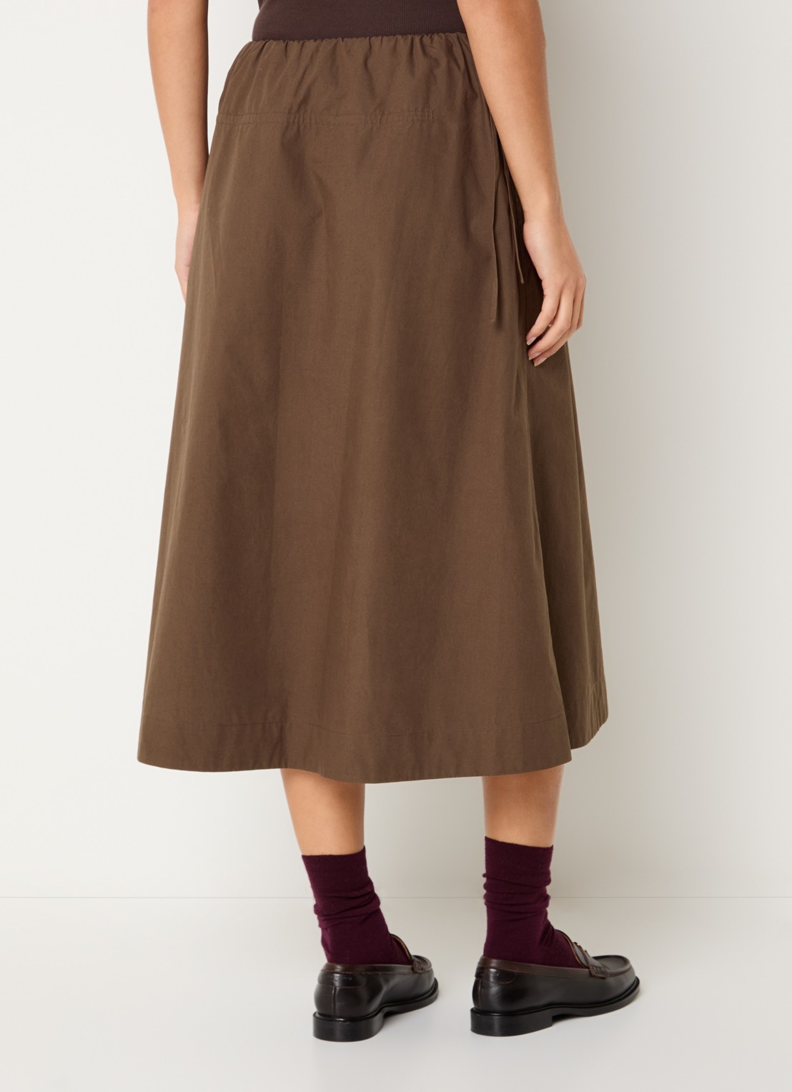 Damson Madder Caspia midi rok met steekzakken - achterkant 2 chocoladebruin