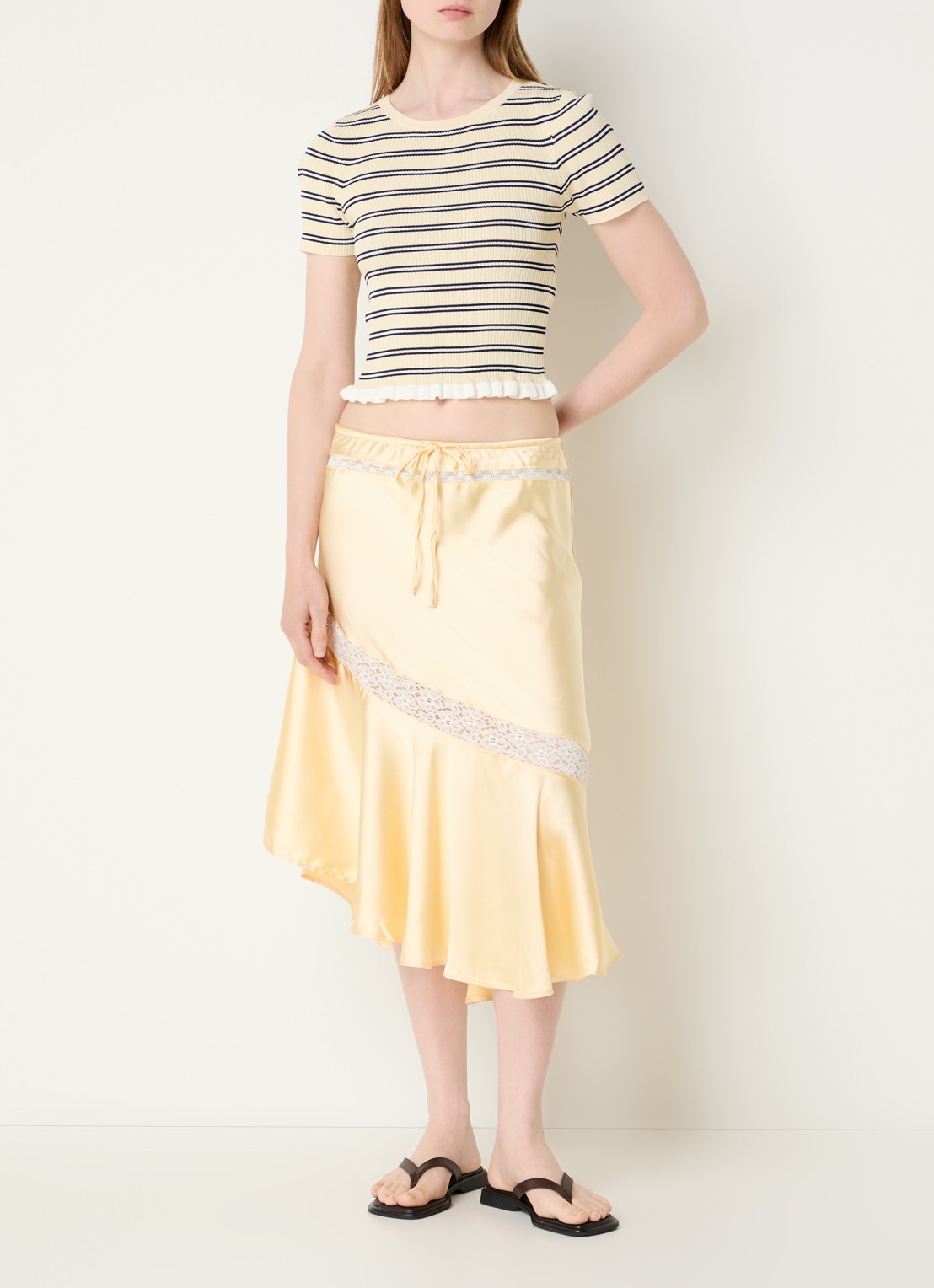 Damson Madder Delphia midi rok van satijn met broderie - voorkant 3 geel