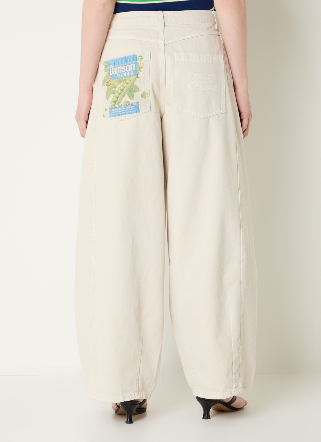 Damson Madder Erika high waist balloon fit jeans met logo en steekzakken  - achterkant 3 beige