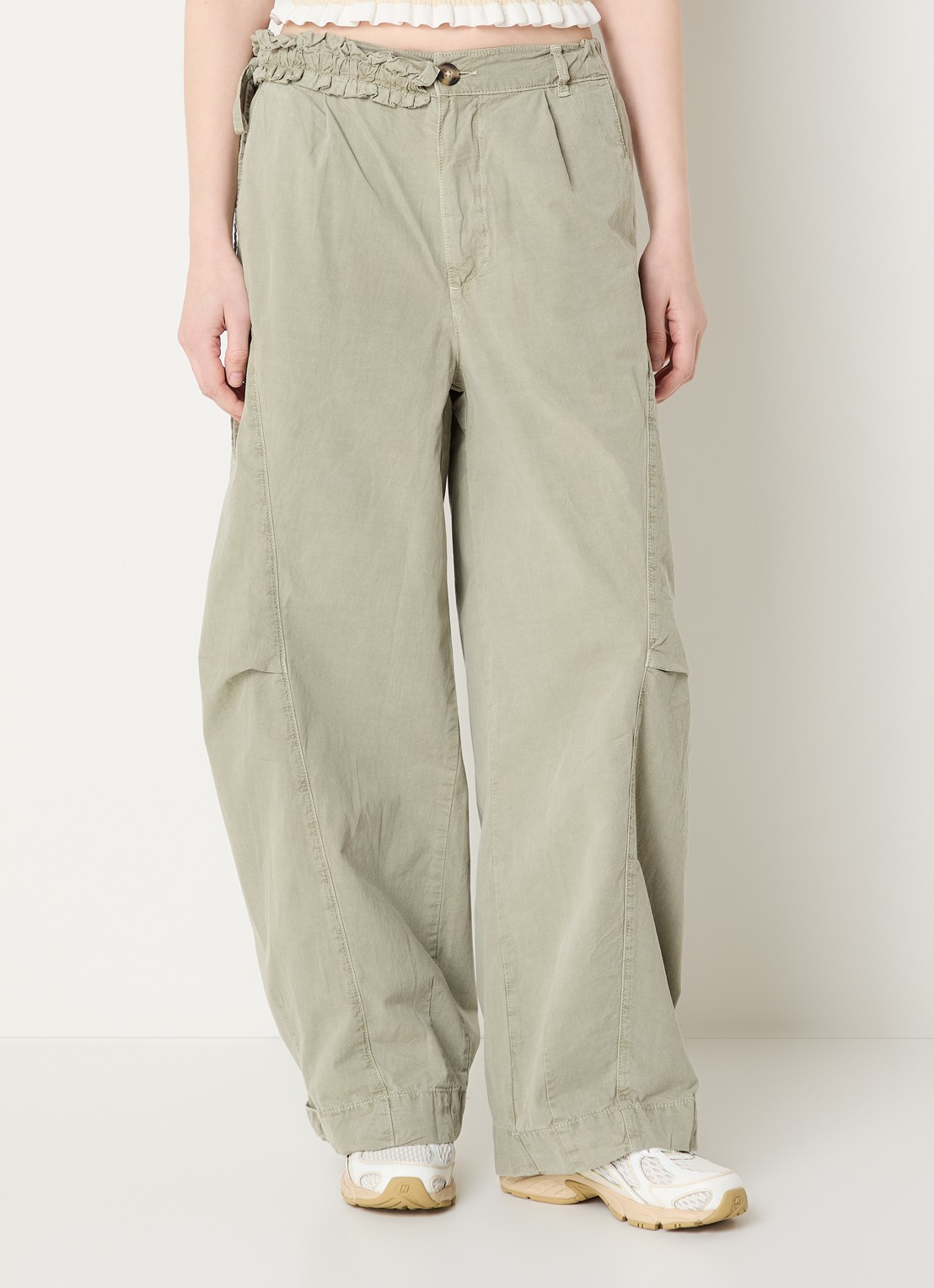 Damson Madder Liv mid waist straight fit broek met steekzakken - detail 4 groen