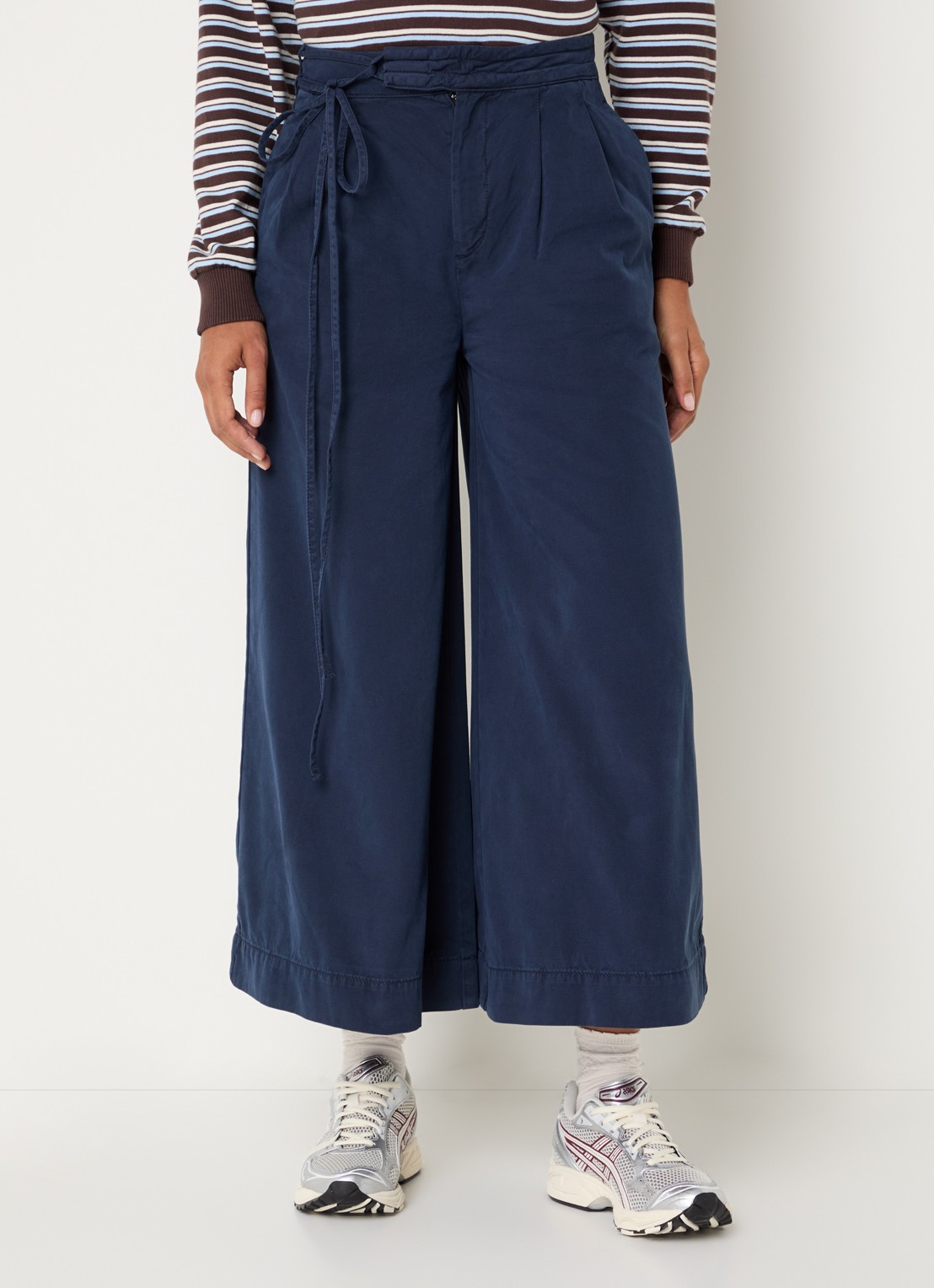 Damson Madder Lotta mid waist chino met steekzakken - detail 2 donkerblauw