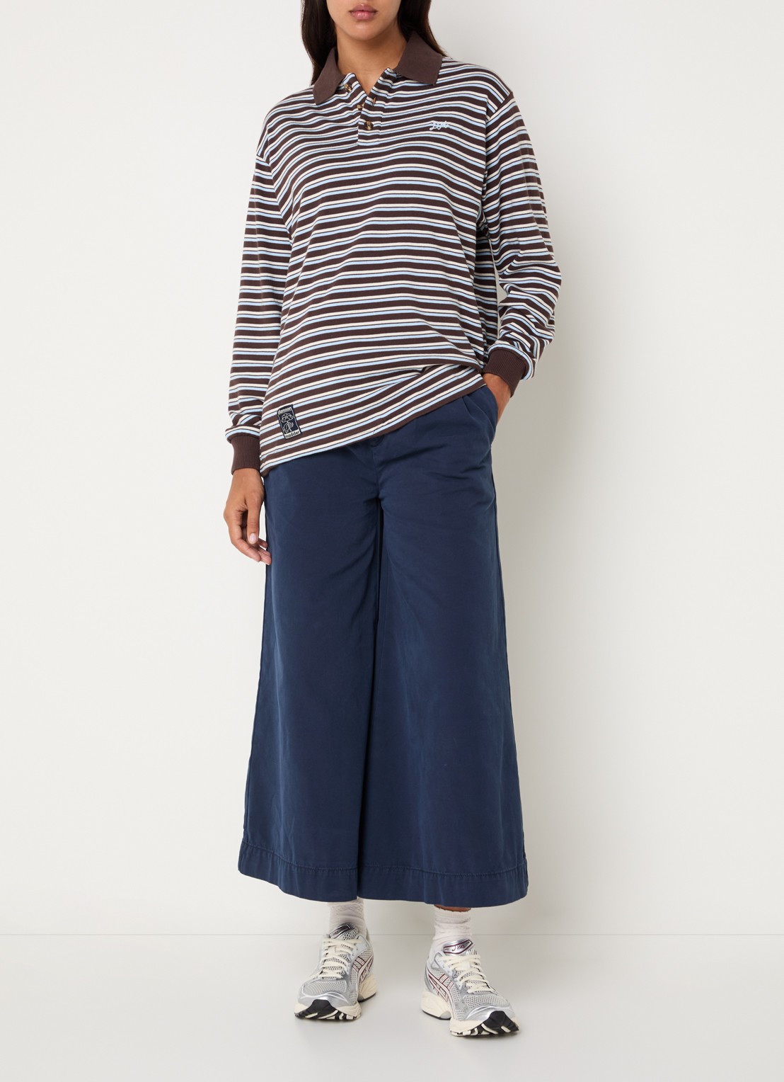 Damson Madder Remie regular fit polo met streepprint - voorkant 4 chocoladebruin