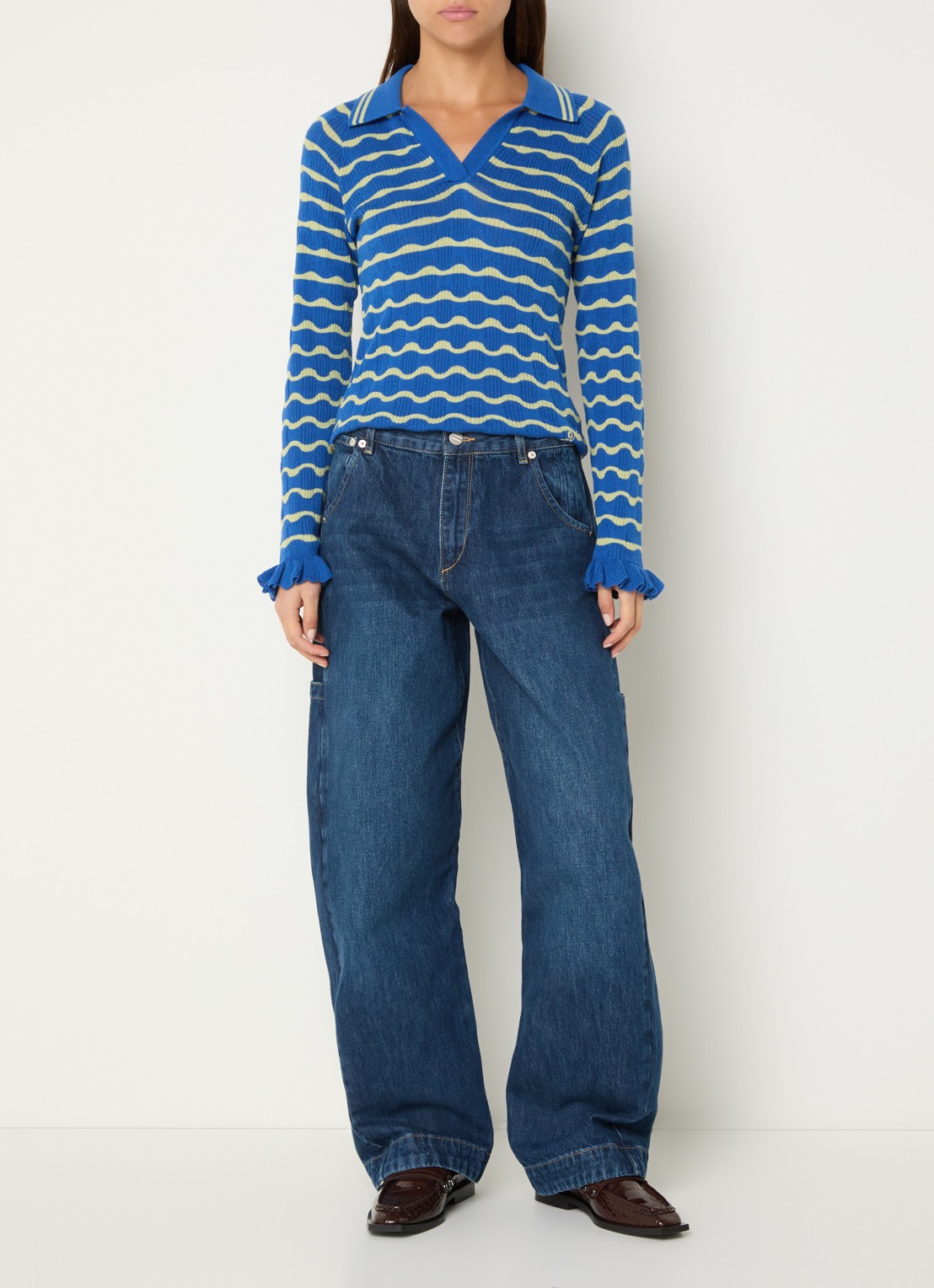 Damson Madder Silvia fijngebreide trui in merino wolblend - voorkant 4 blauw