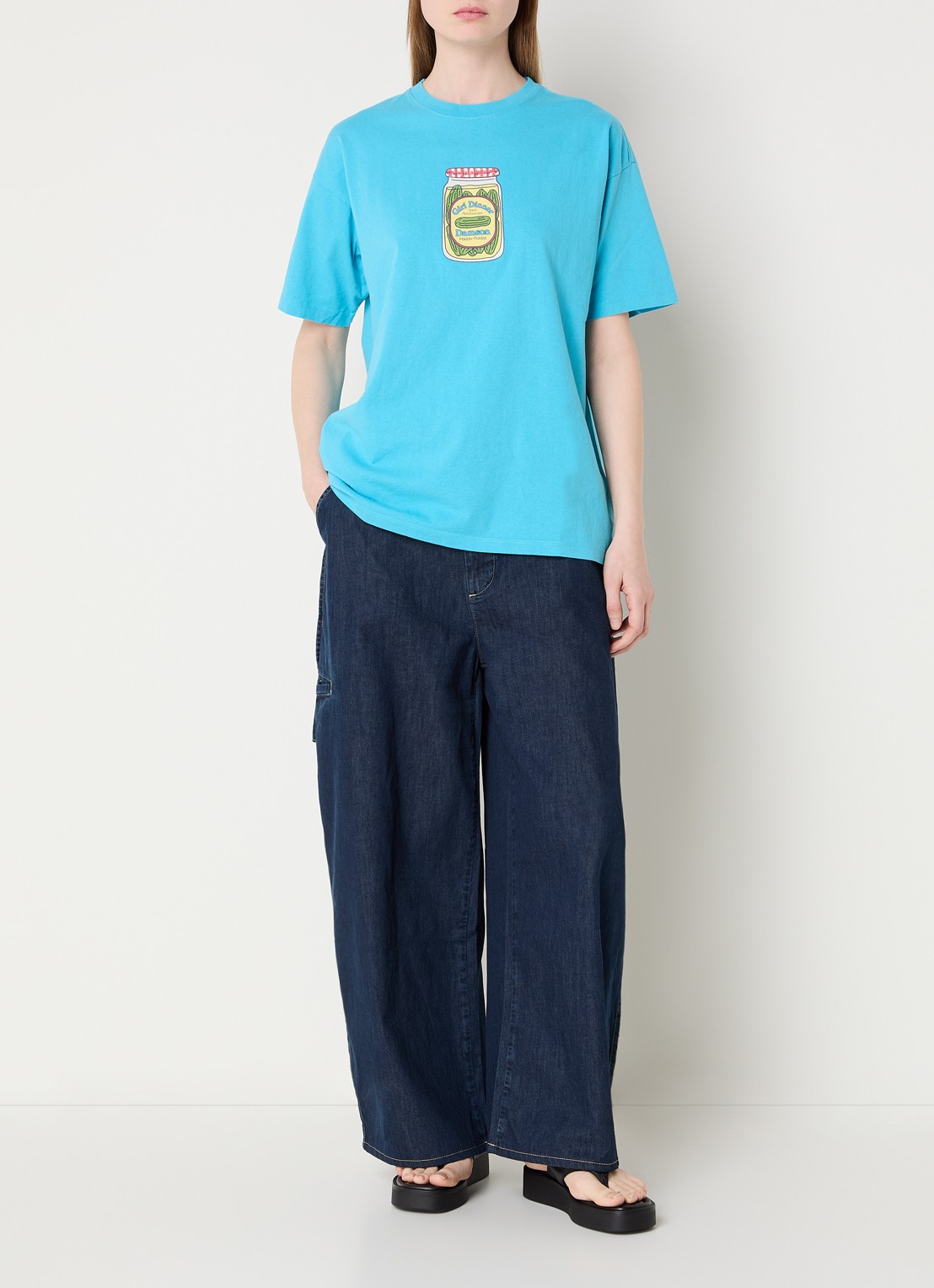 Damson Madder Snack Plate T-shirt met front- en backprint - voorkant 2 blauw