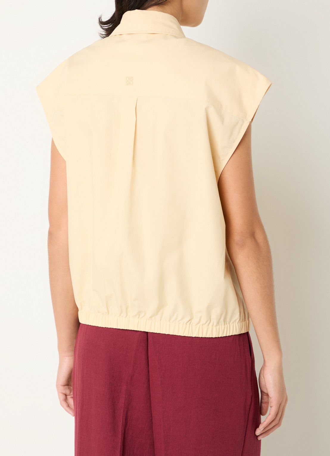 Dante 6 Alcon mouwloze blouse met sjaalkraag - achterkant 2 lichtgeel