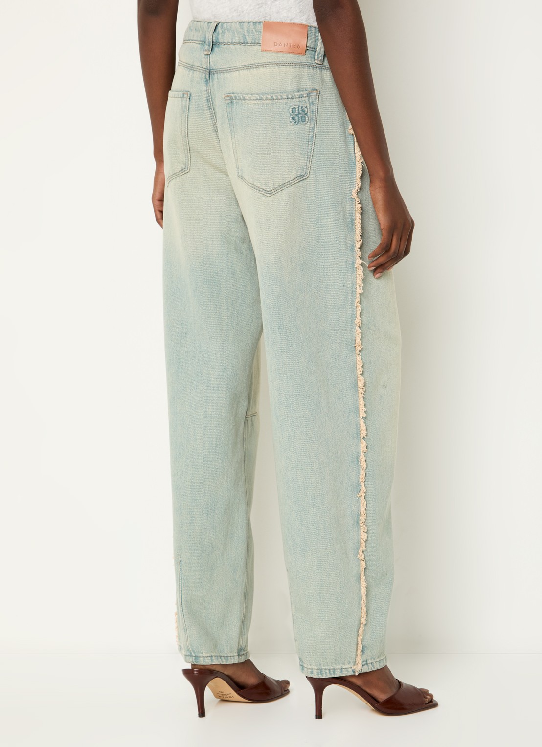 Dante 6 Brave high waist balloon fit jeans met gerafeld detail - achterkant indigo