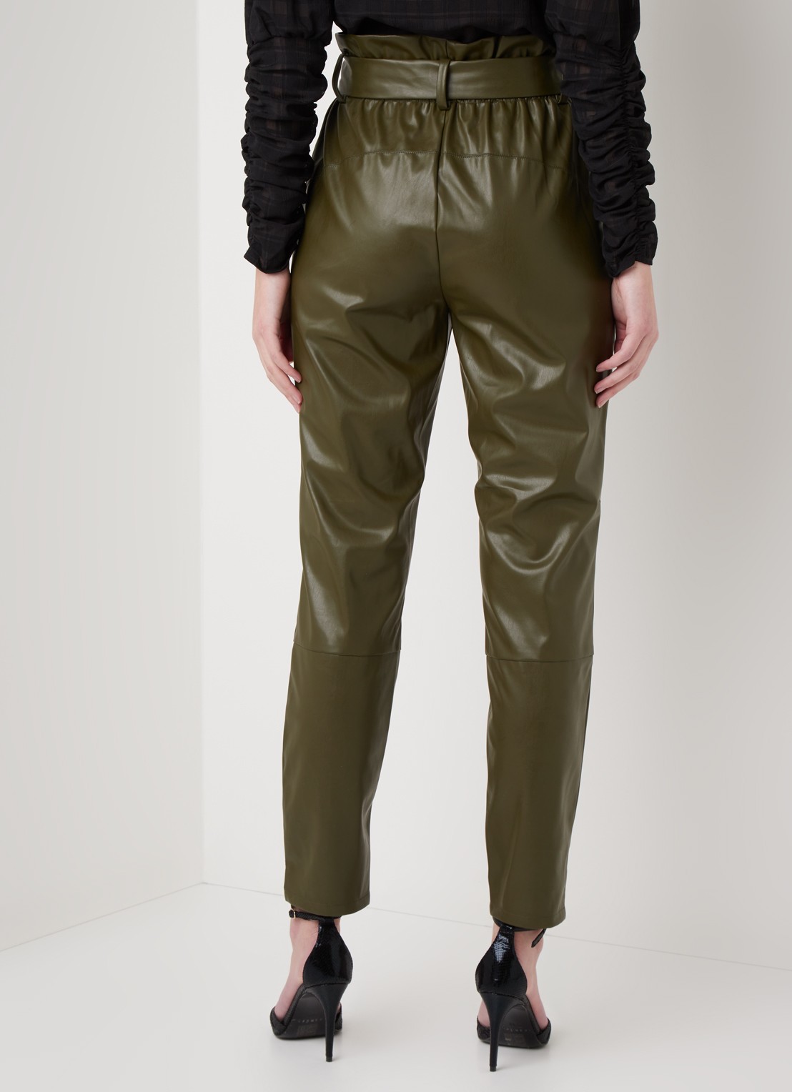 Dante 6 Duncan high waist tapered fit broek van imitatieleer - achterkant groen