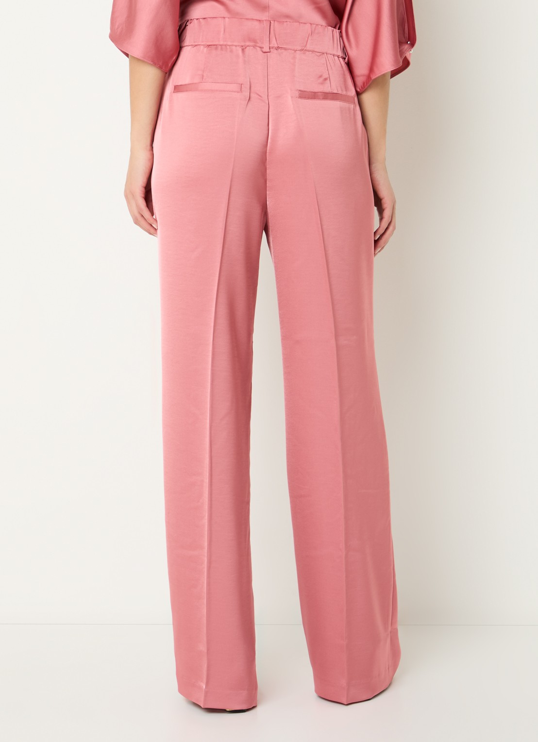 Dante 6 High waist wide fit pantalon van satijn  - achterkant roze