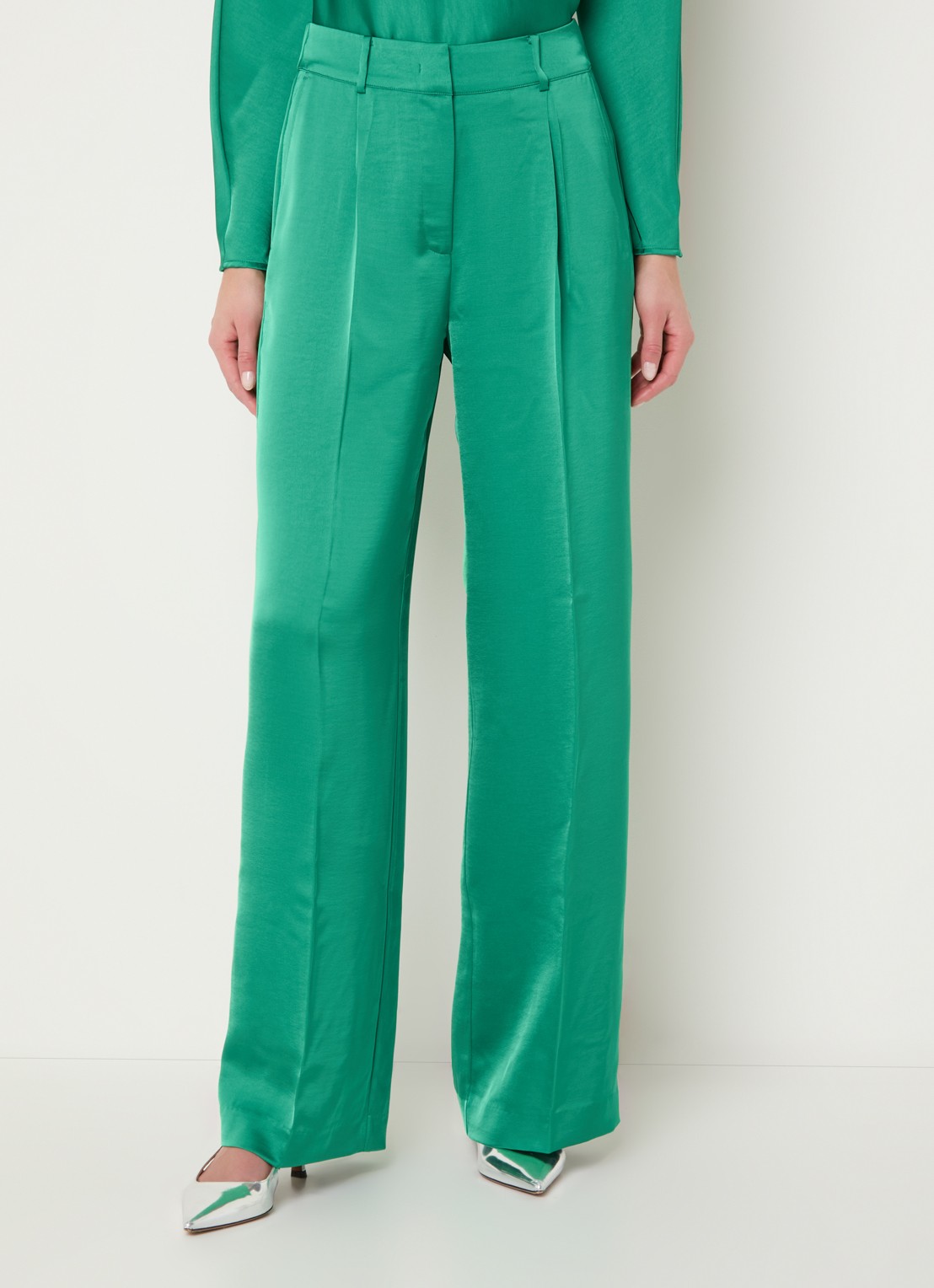 Dante 6 Jules high waist straight fit broek van satijn - detail 2 groen
