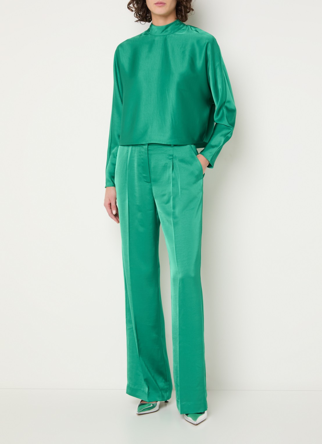 Dante 6 Jules high waist straight fit broek van satijn - voorkant 4 groen