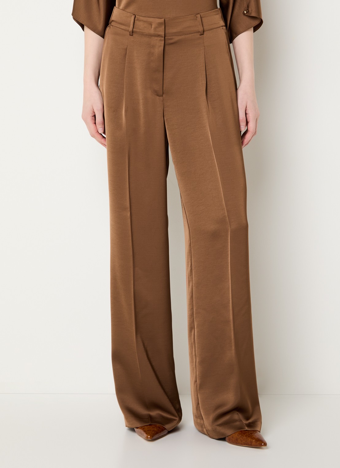 Dante 6 Jules high waist wide fit pantalon van satijn - detail 3 cognac
