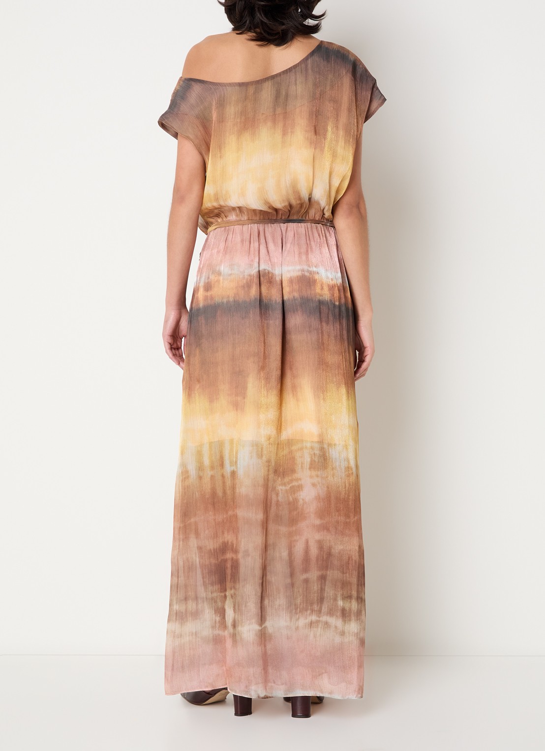 Dante 6 Kylan one shoulder maxi jurk met lurex en print - achterkant lichtbruin