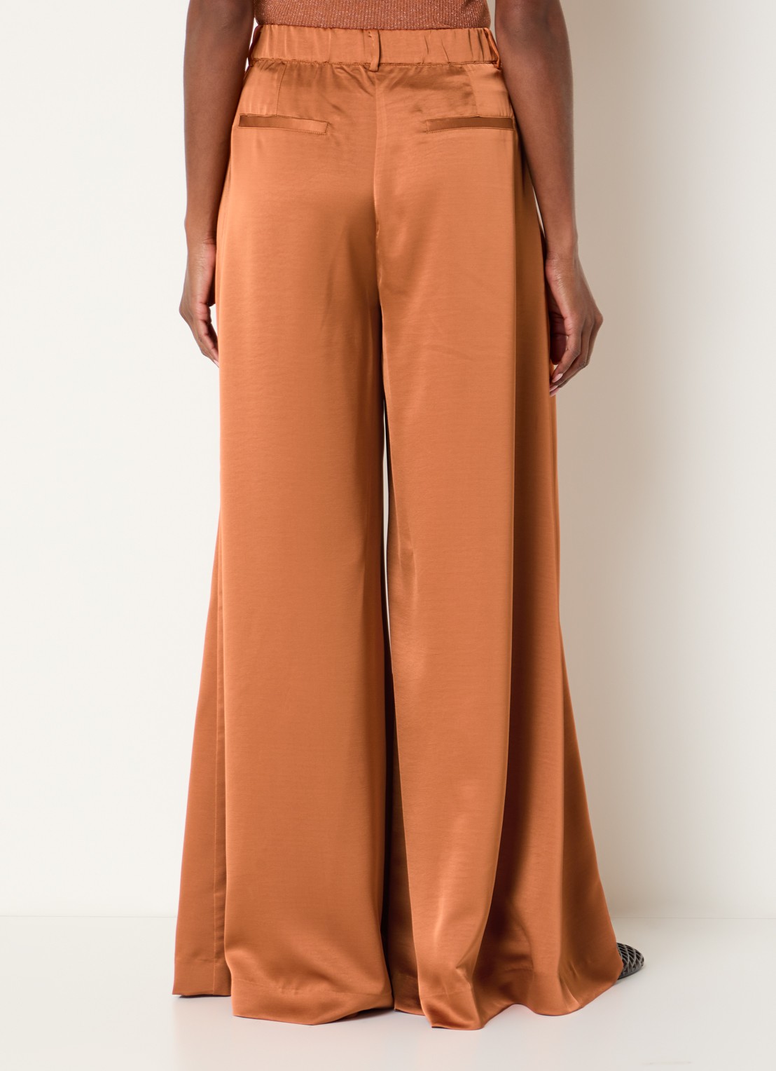 Dante 6 Onique high waist wide fit pantalon van satijn - achterkant donkeroranje
