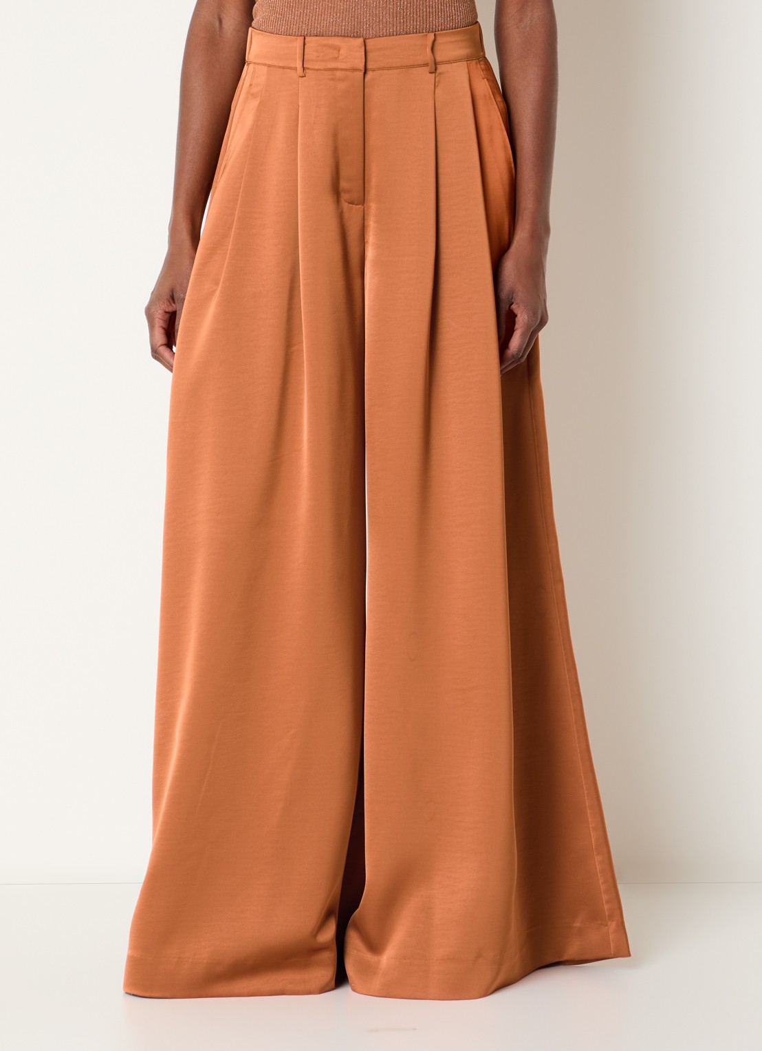 Dante 6 Onique high waist wide fit pantalon van satijn - detail 4 donkeroranje